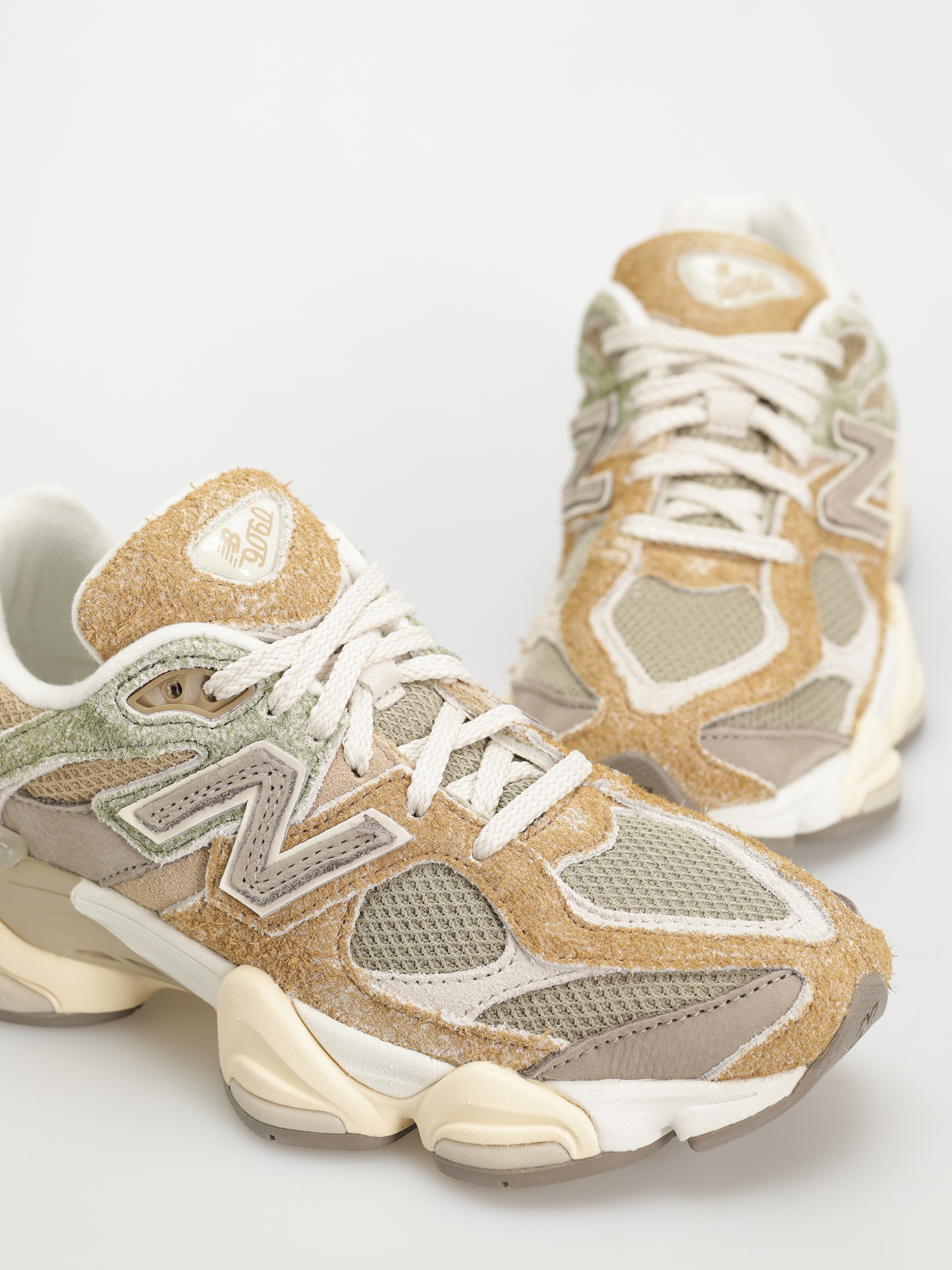 New Balance 9060 Shoes (olivine)