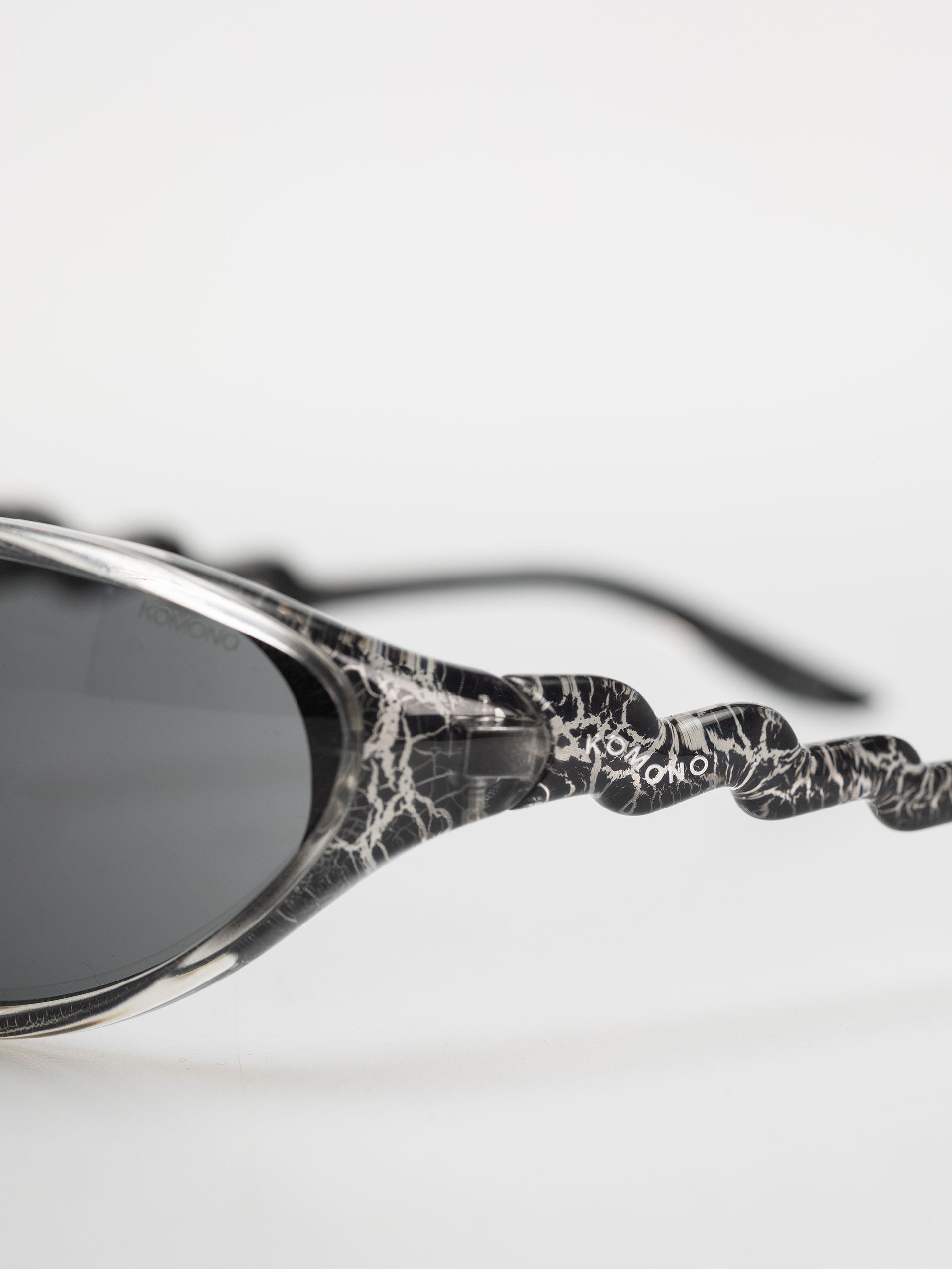Komono Sunglasses The Glitch (black viper)