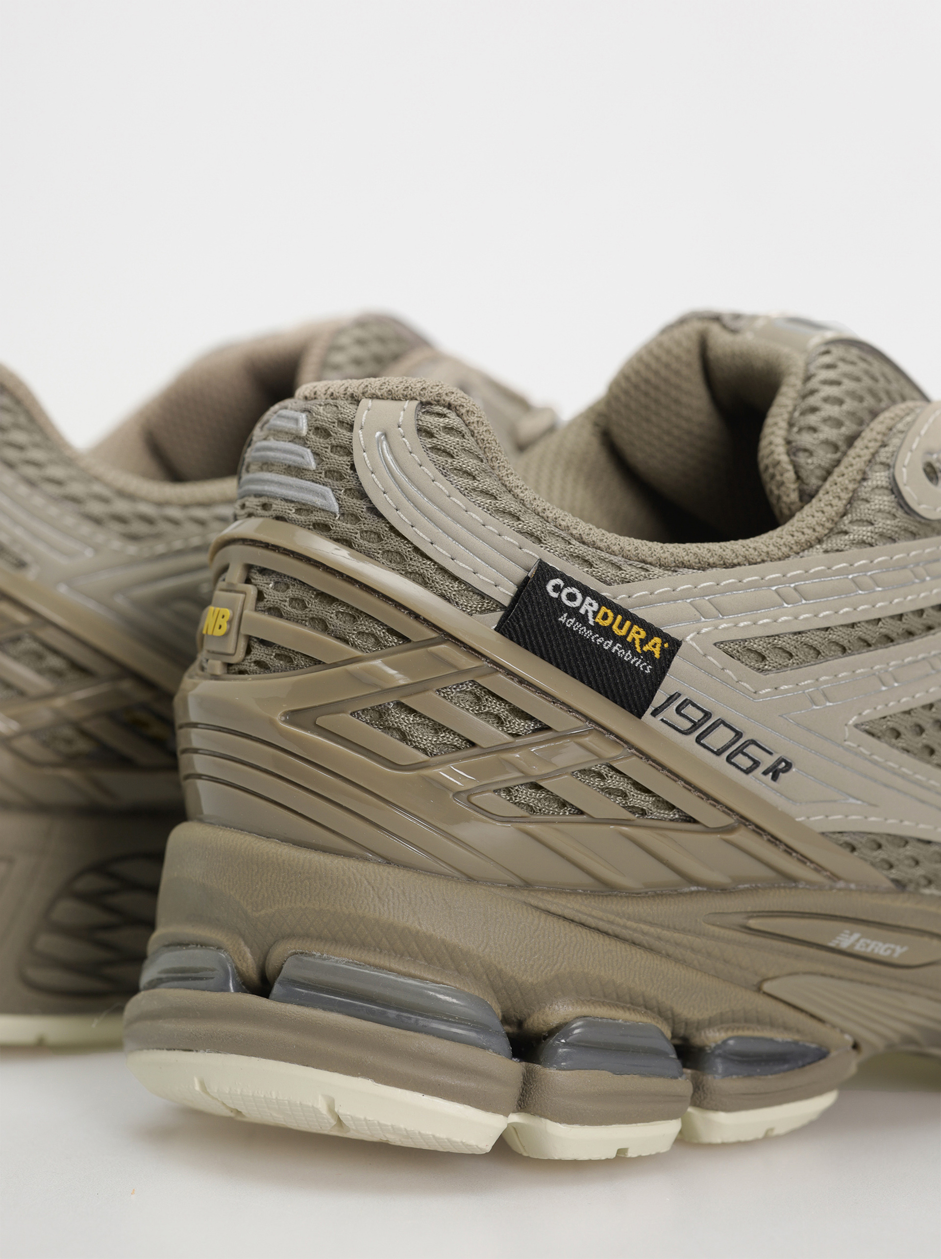 New Balance 1906 Shoes (arid stone)