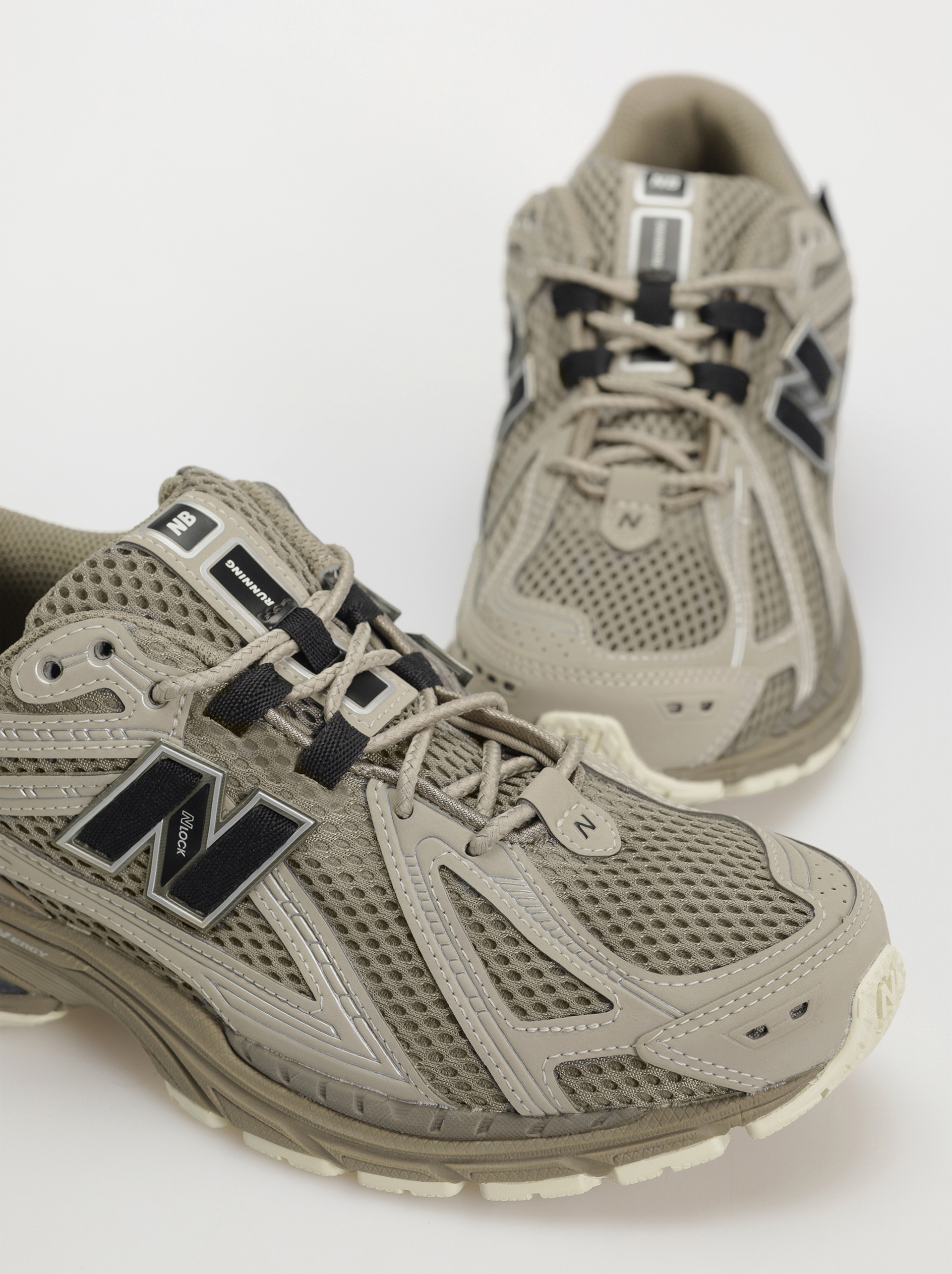 New Balance 1906 Shoes (arid stone)