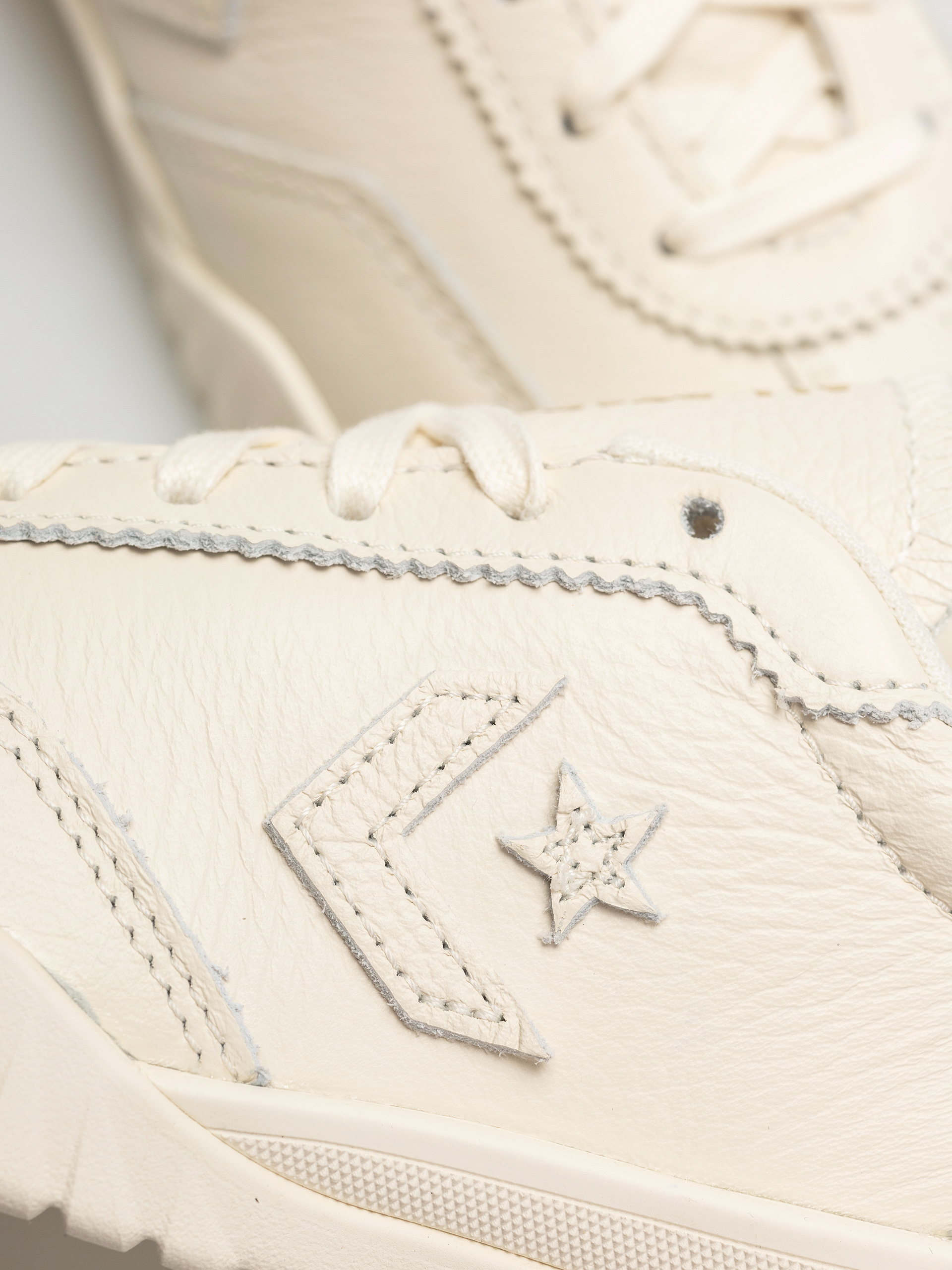 Converse Run Star Trainer Shoes (egret/egret/gold)
