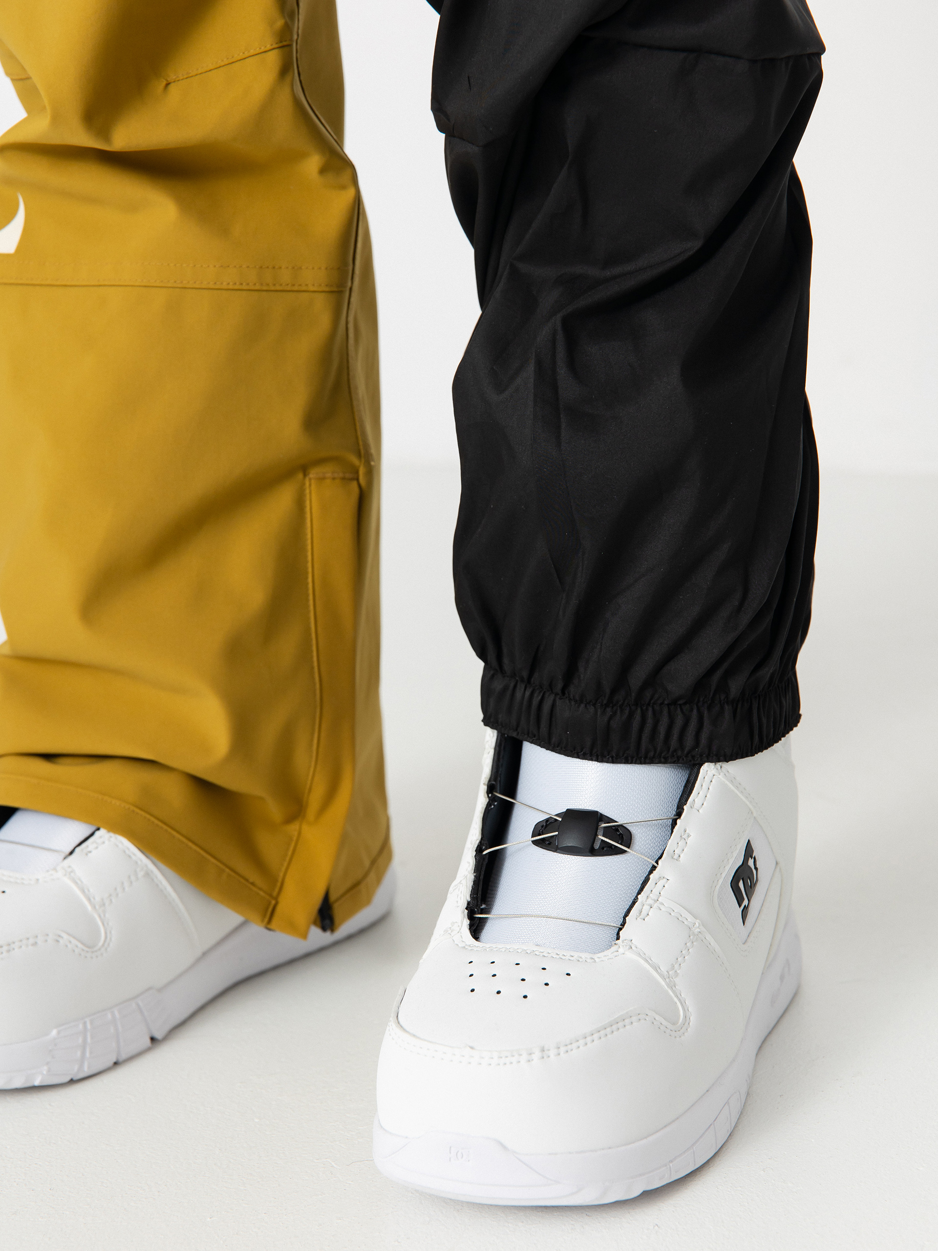 Womens ThirtyTwo Snowboard pants Basement Bib (tan)