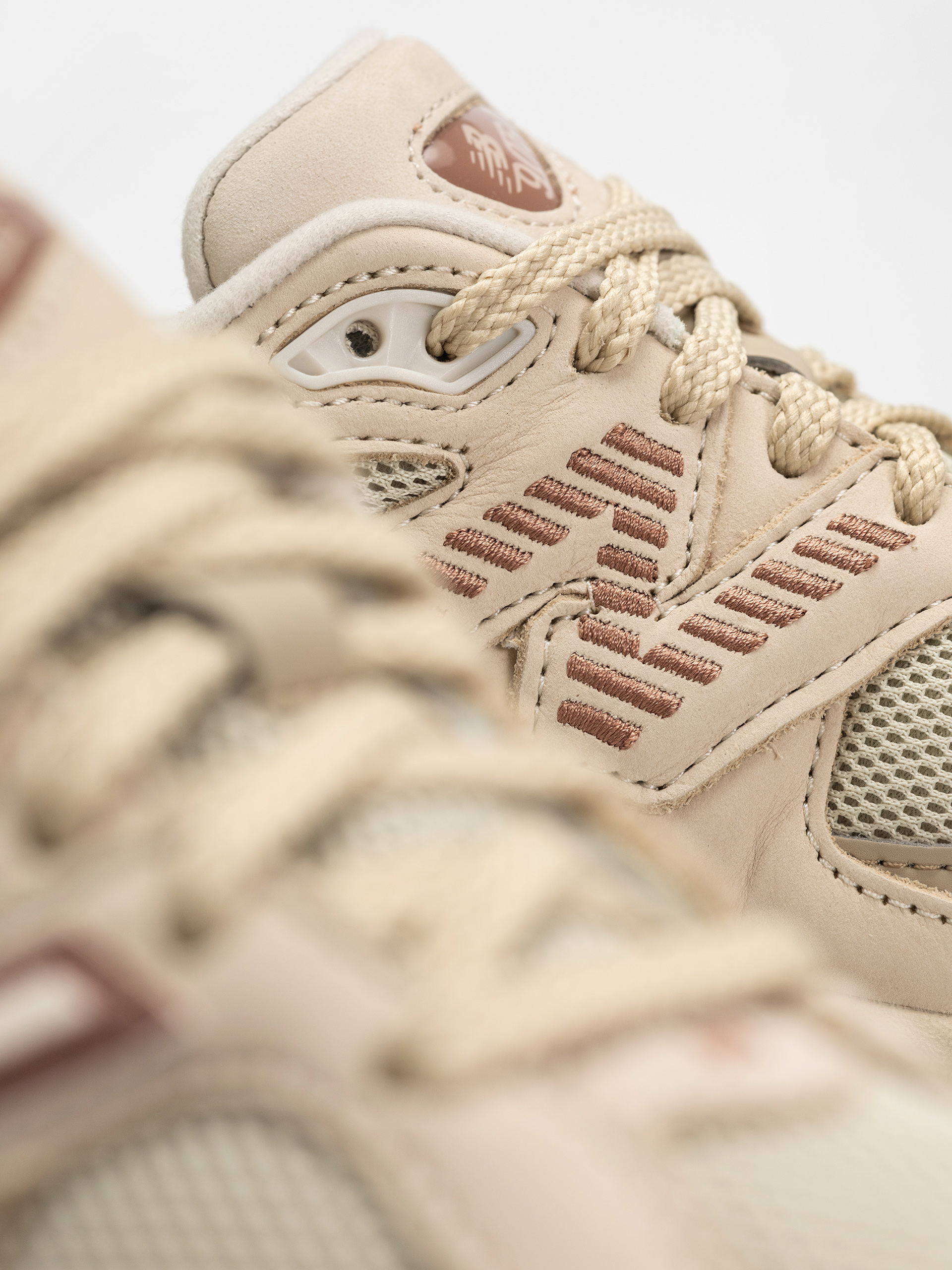 New Balance 9060 Shoes (bone)