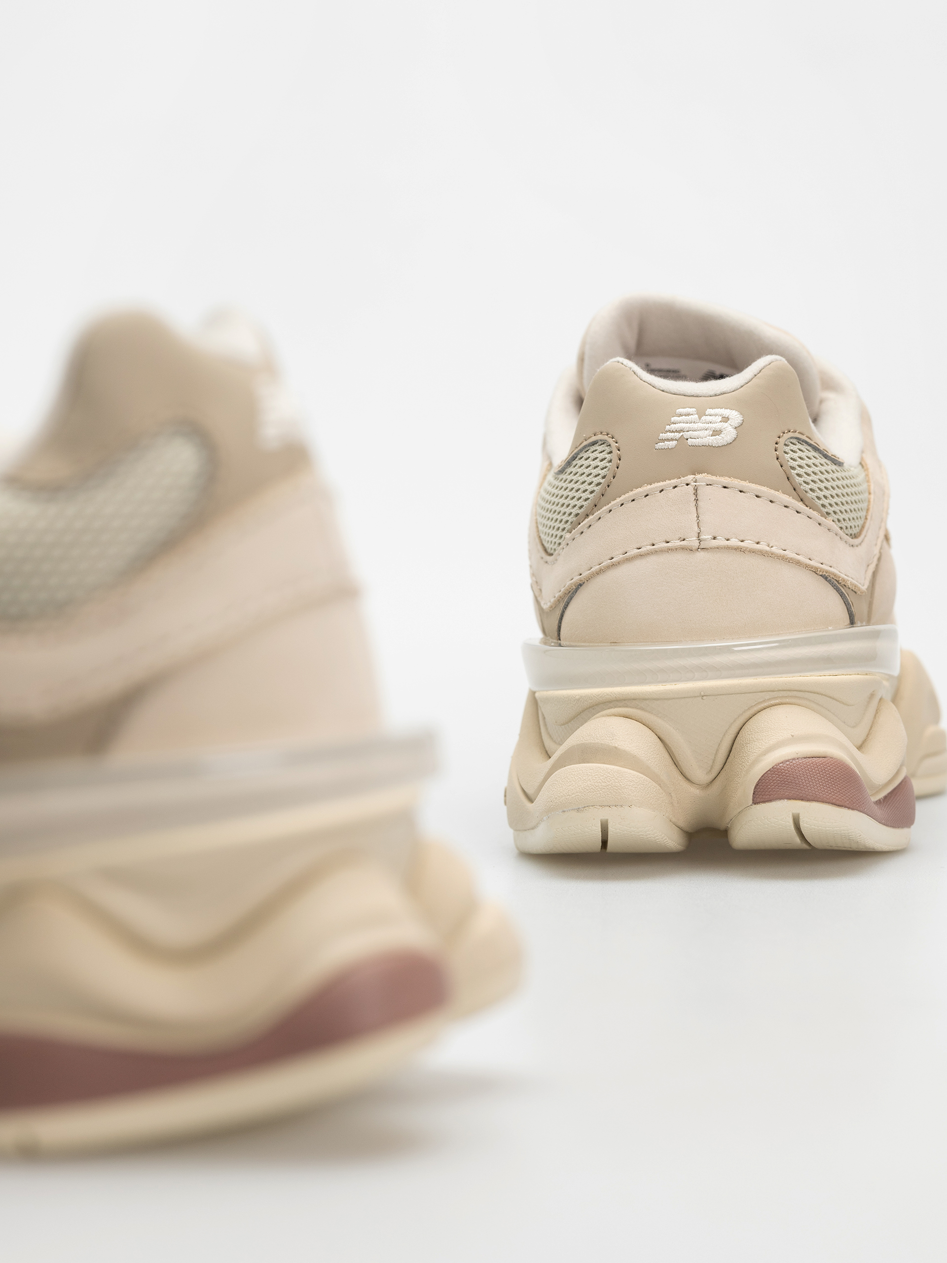New Balance 9060 Shoes (bone)