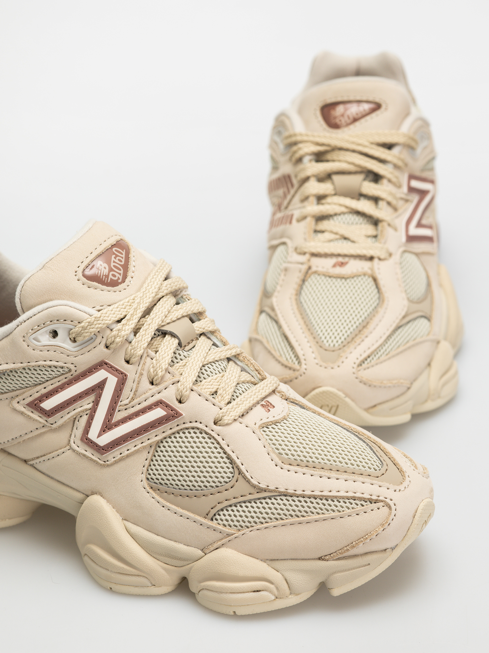 New Balance 9060 Shoes (bone)