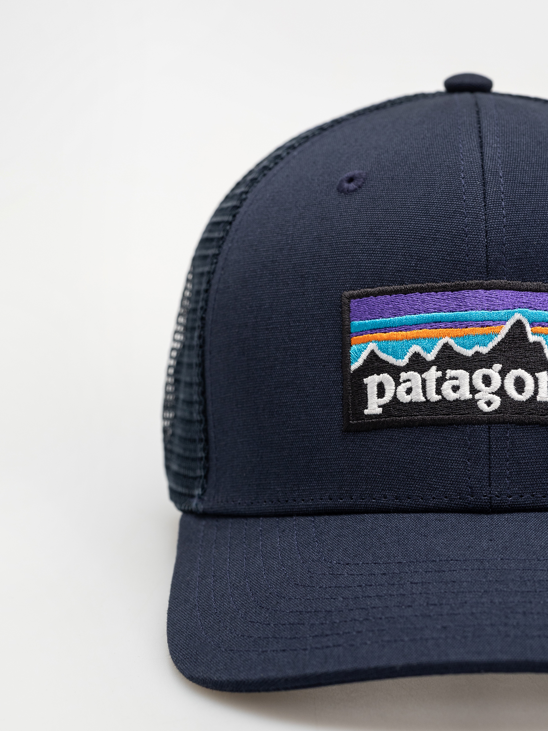Patagonia P 6 Logo Trucker Cap (new navy)