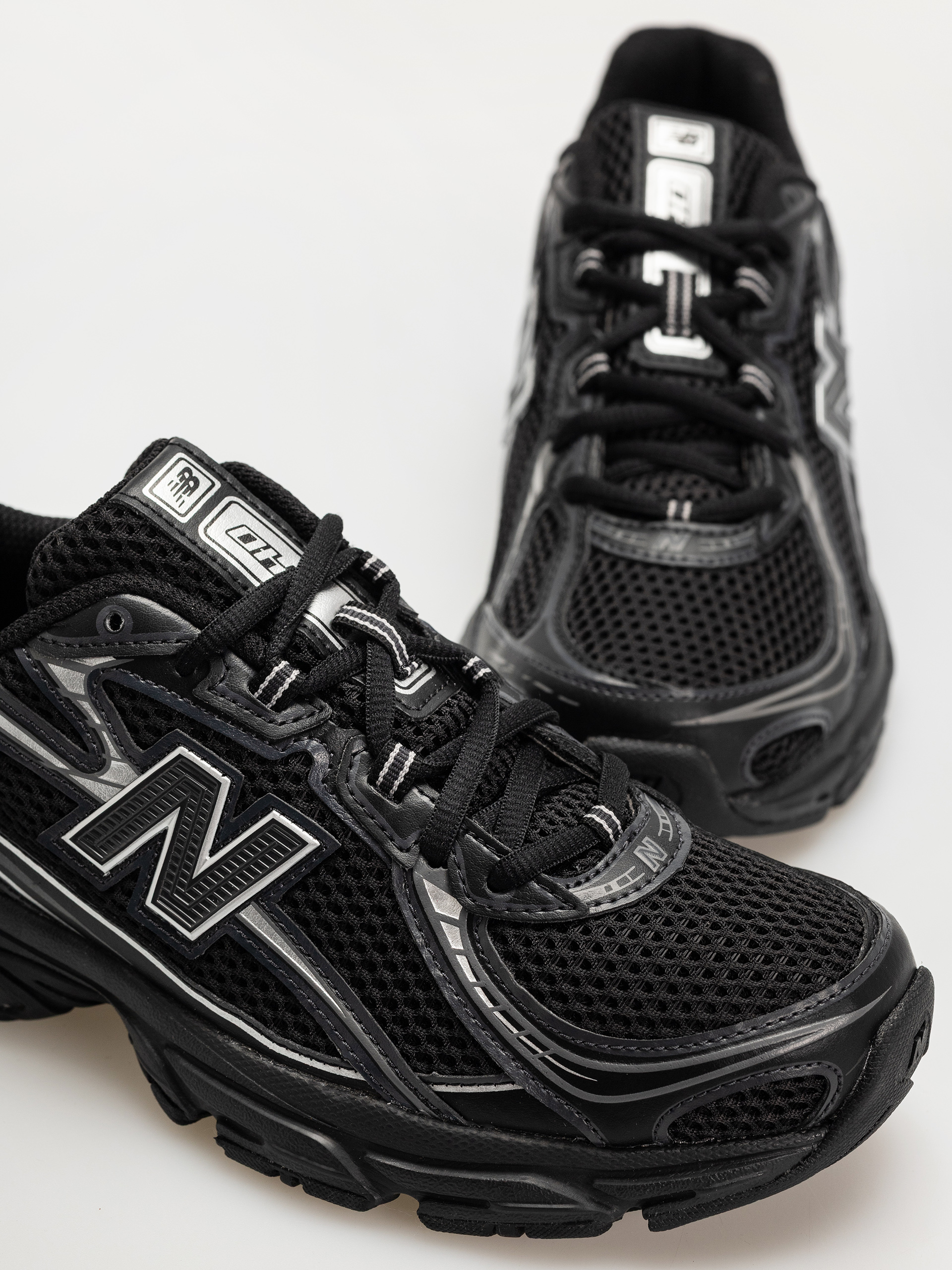 New Balance 740 Shoes (black)