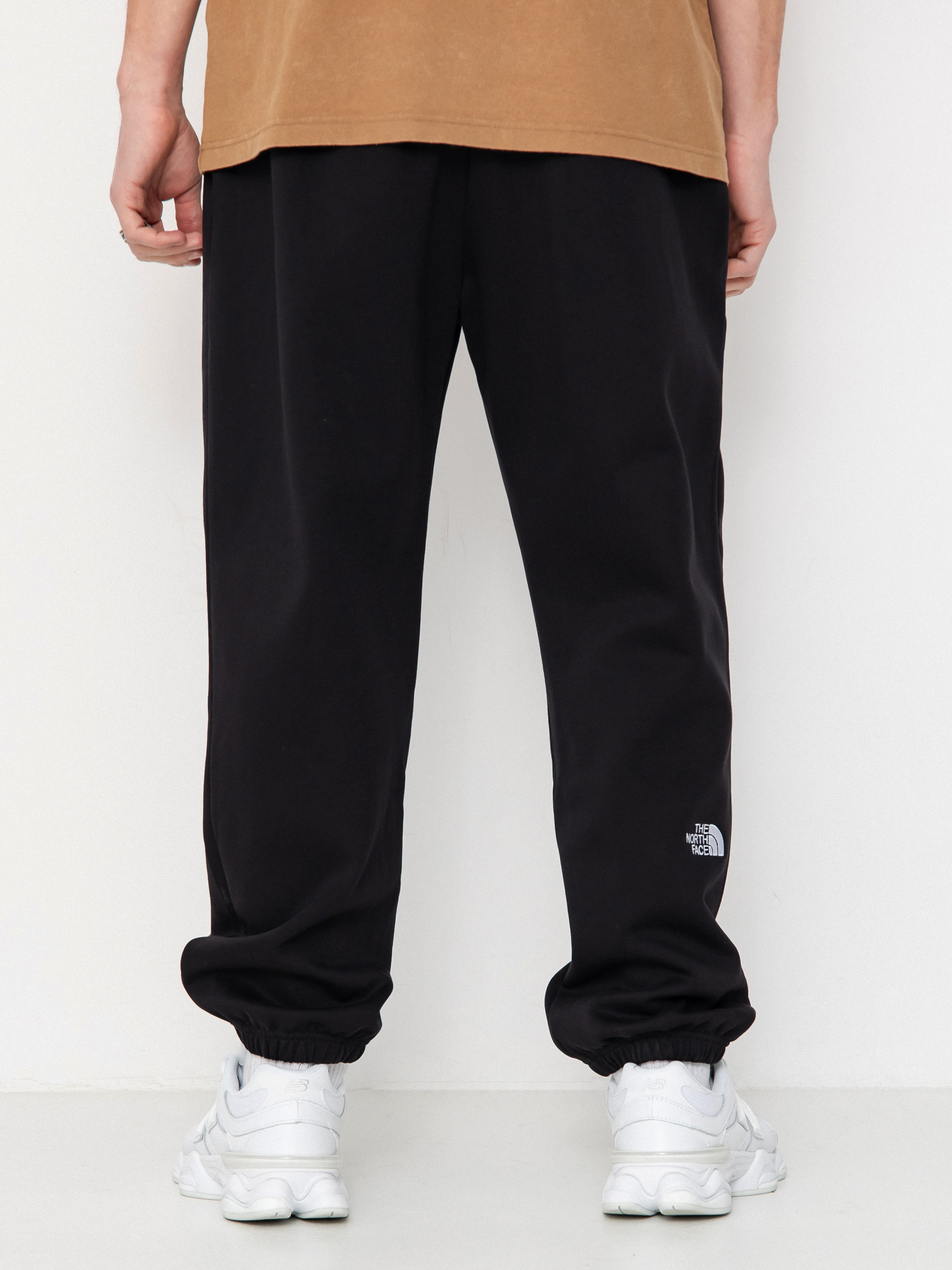 The North Face Essential Relaxed Straight Jogger Pants (tnf black)