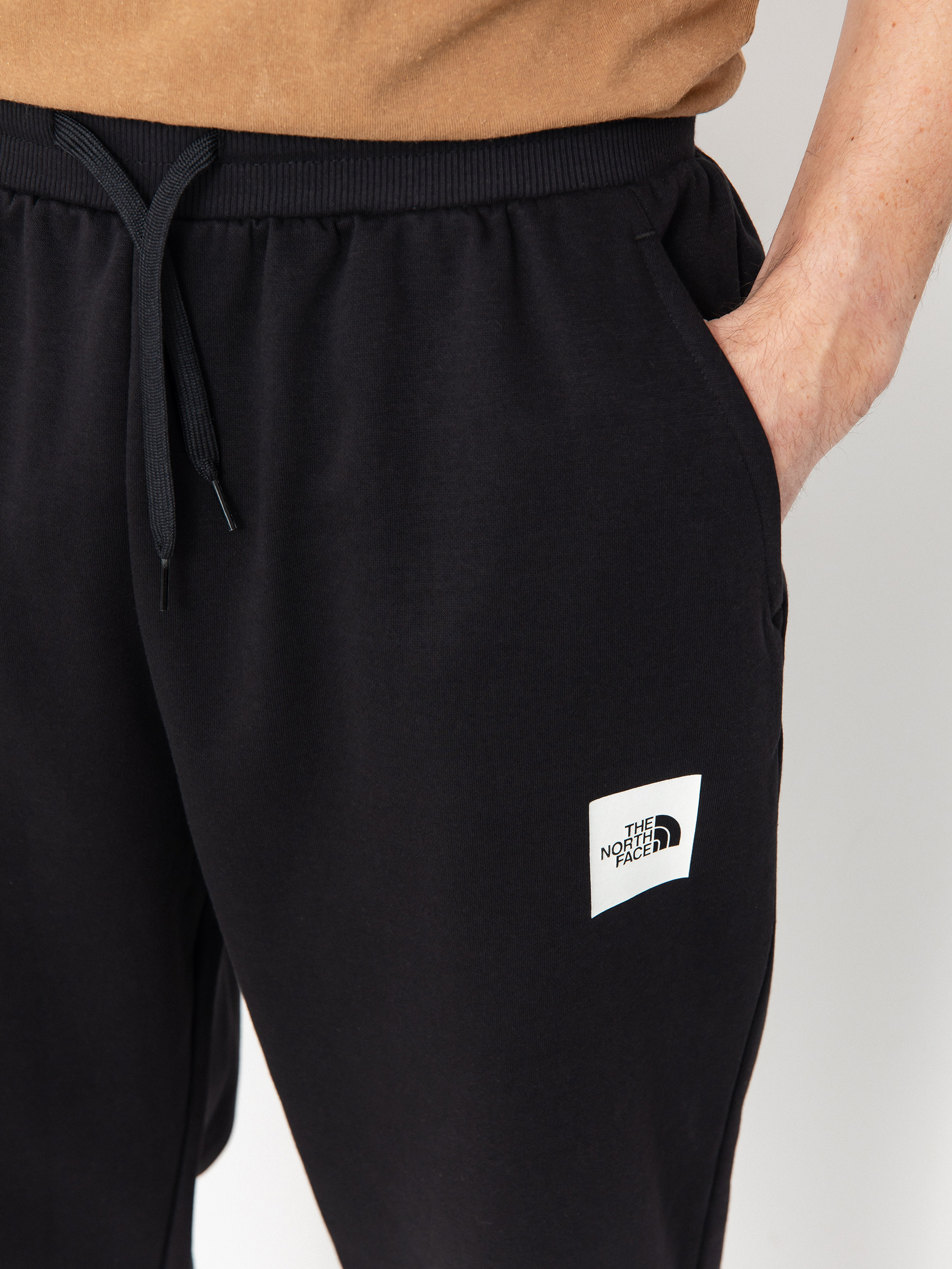 The North Face Fine Regular Tapered Jogger Pants (tnf black)