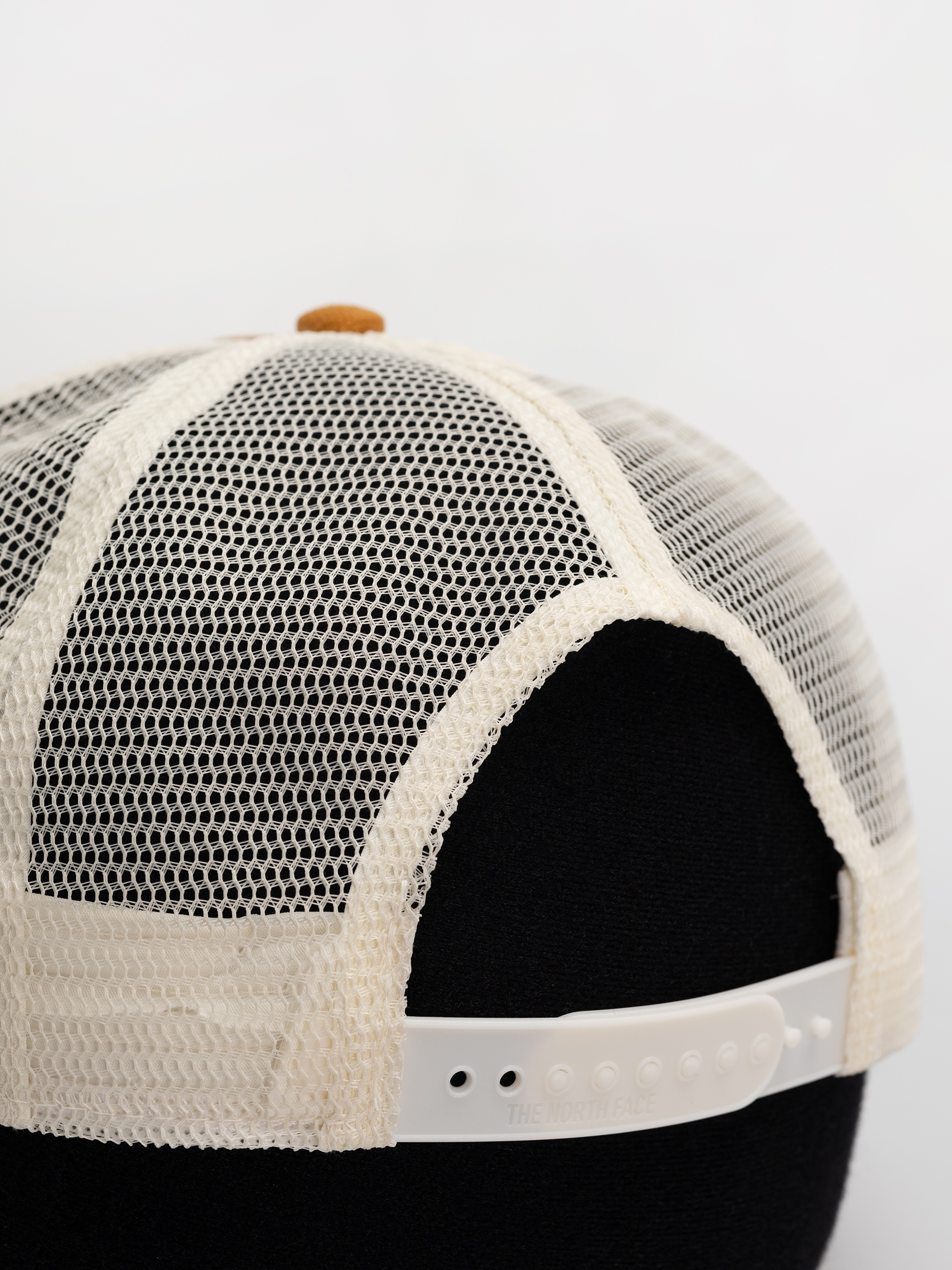 The North Face Half Dome Trucker Cap (timber tan/leather patch)