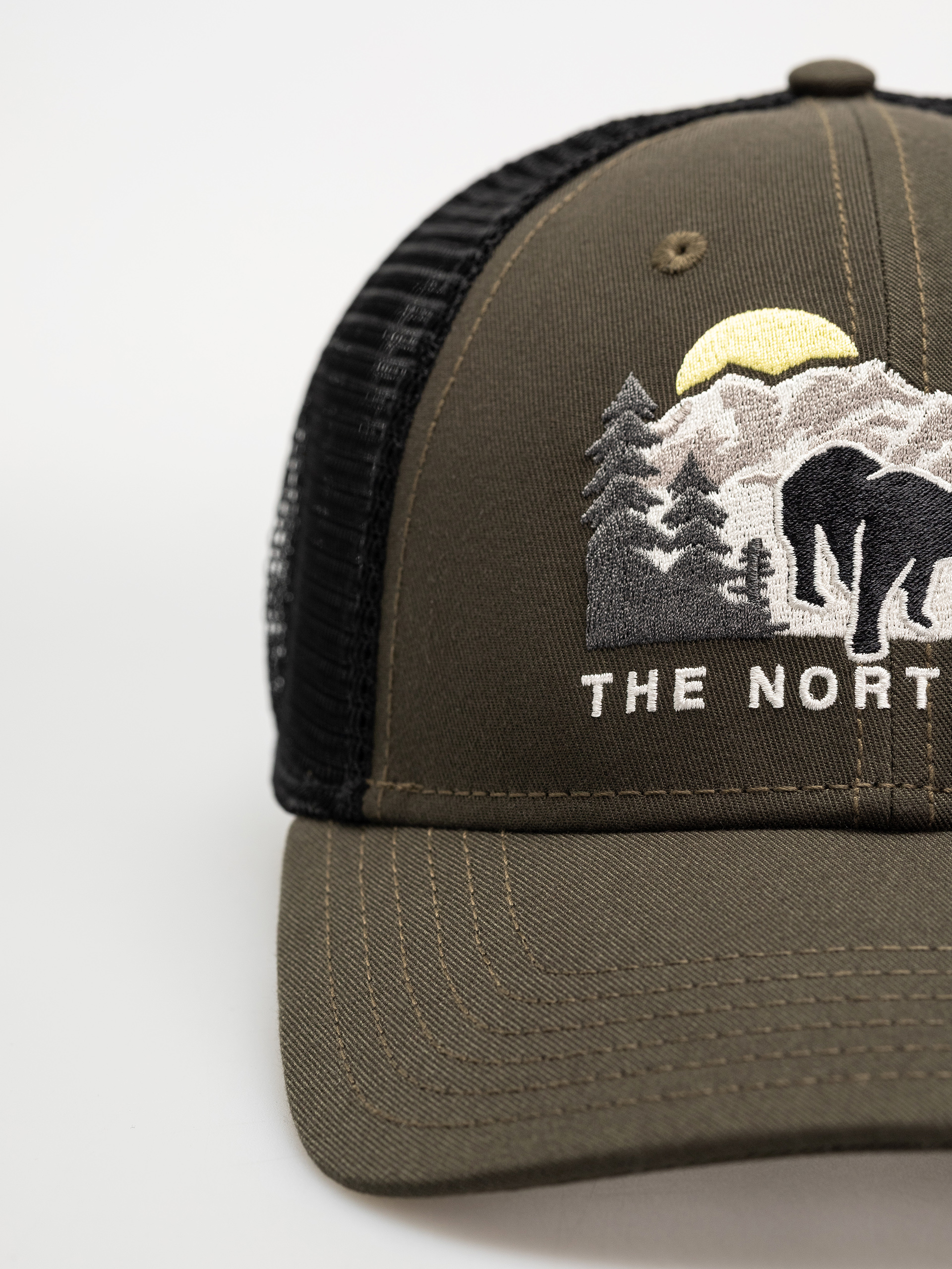 The North Face Embroidered Mudder Trucker Cap (new taupe green/bear green)