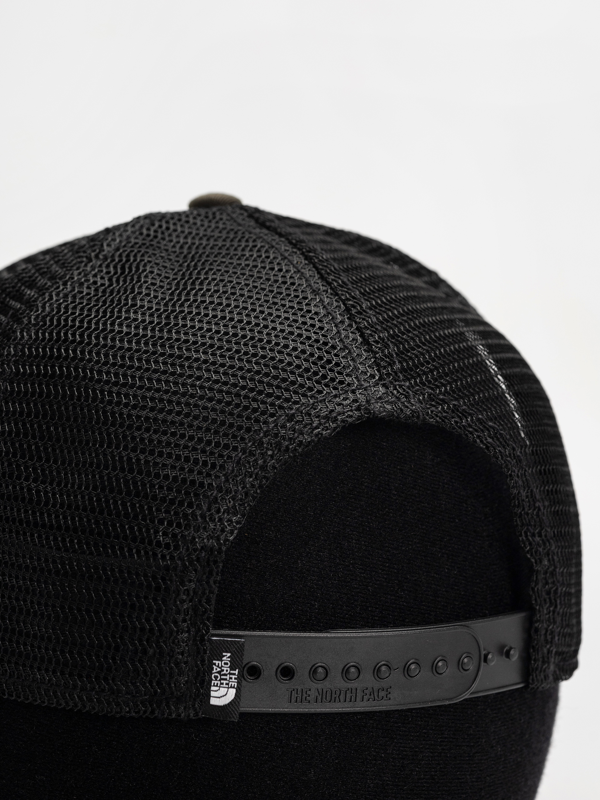 The North Face Embroidered Mudder Trucker Cap (new taupe green/bear green)