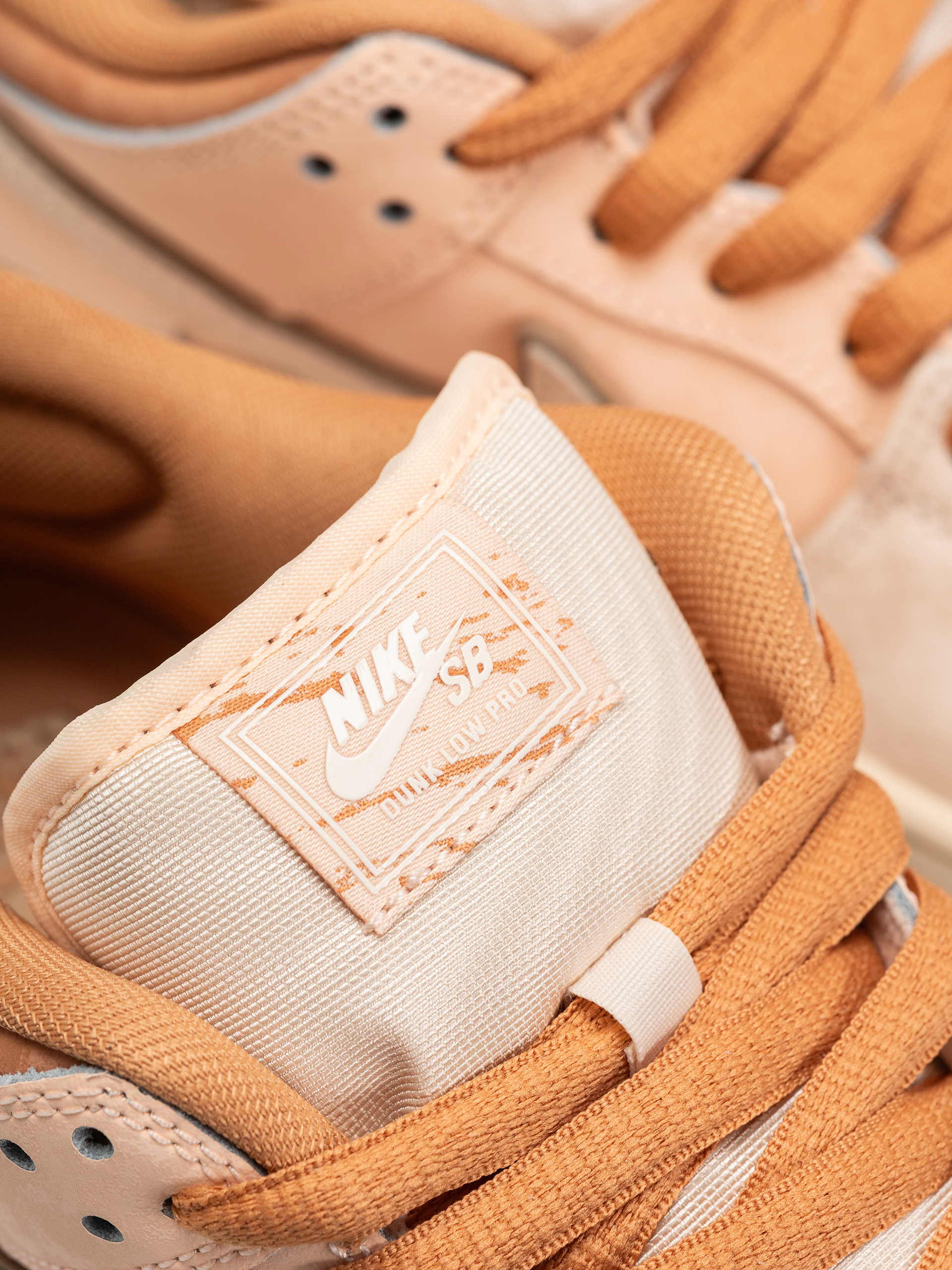 Nike SB Dunk Low Pro Prm Shoes (amber brown/guava ice crimson tint hemp)