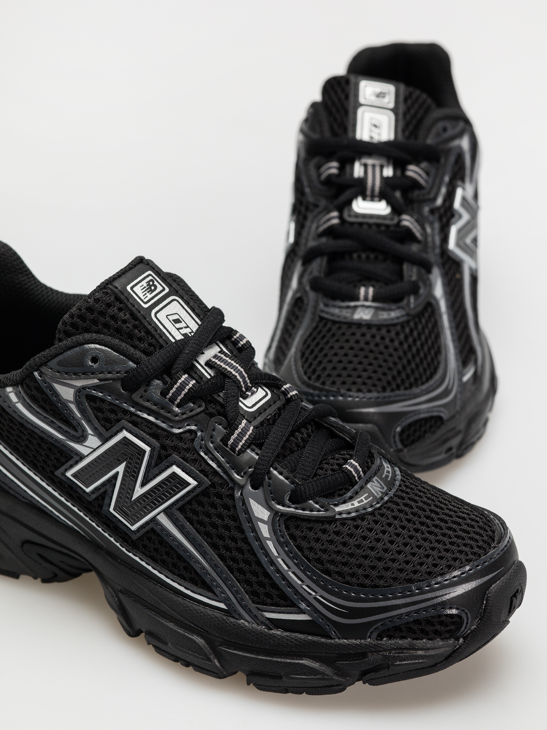 New Balance 740 JR Shoes (black)