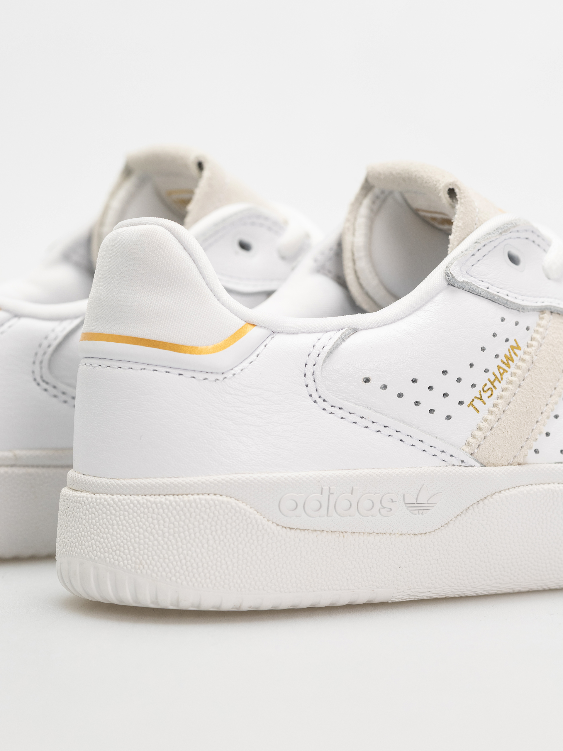 adidas Tyshawn Low Shoes (ftwwht/ftwwht/goldmt)