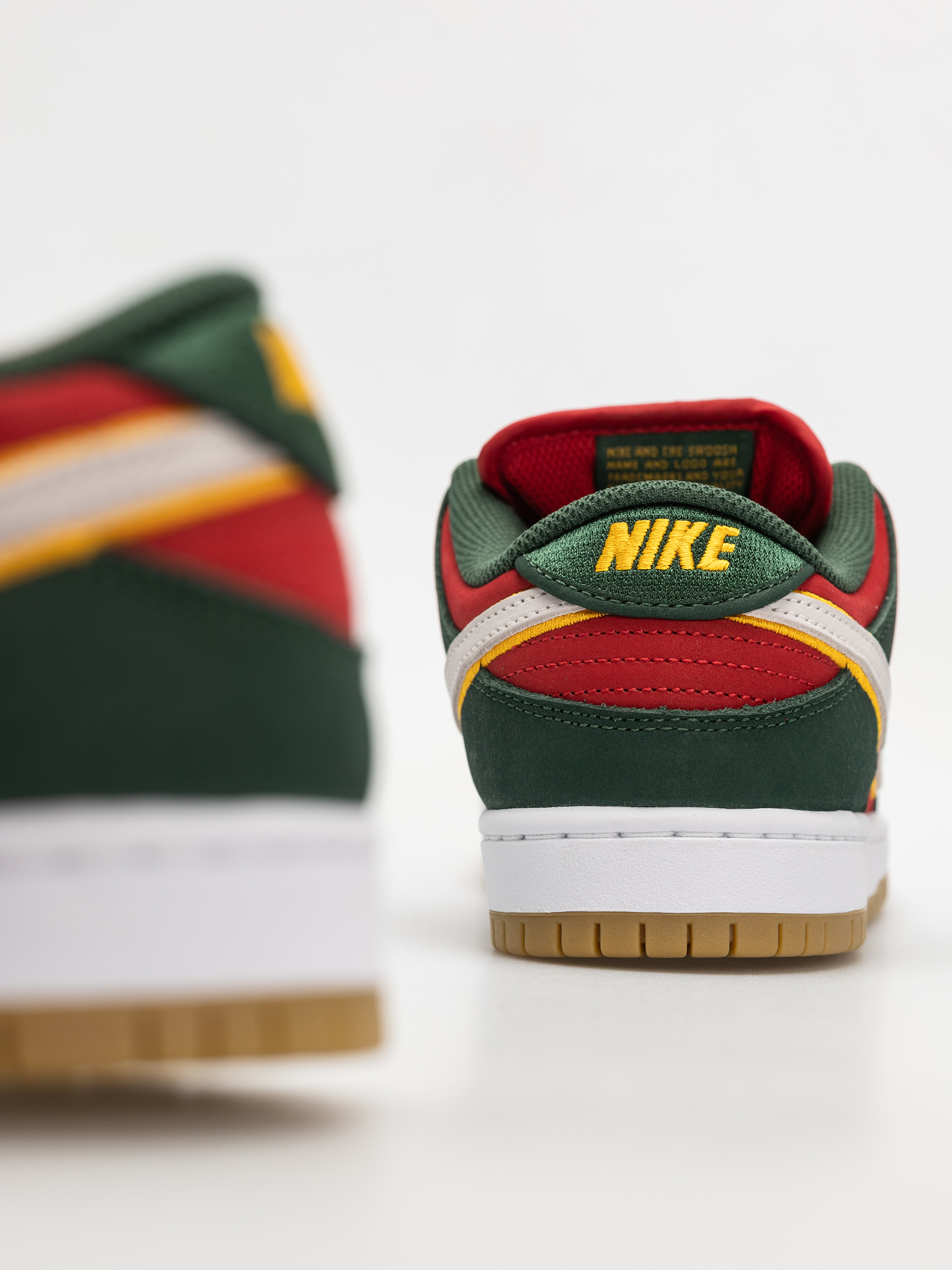 Nike SB Dunk Low Pro Prm Schuhe (fir/white university gold fire red)