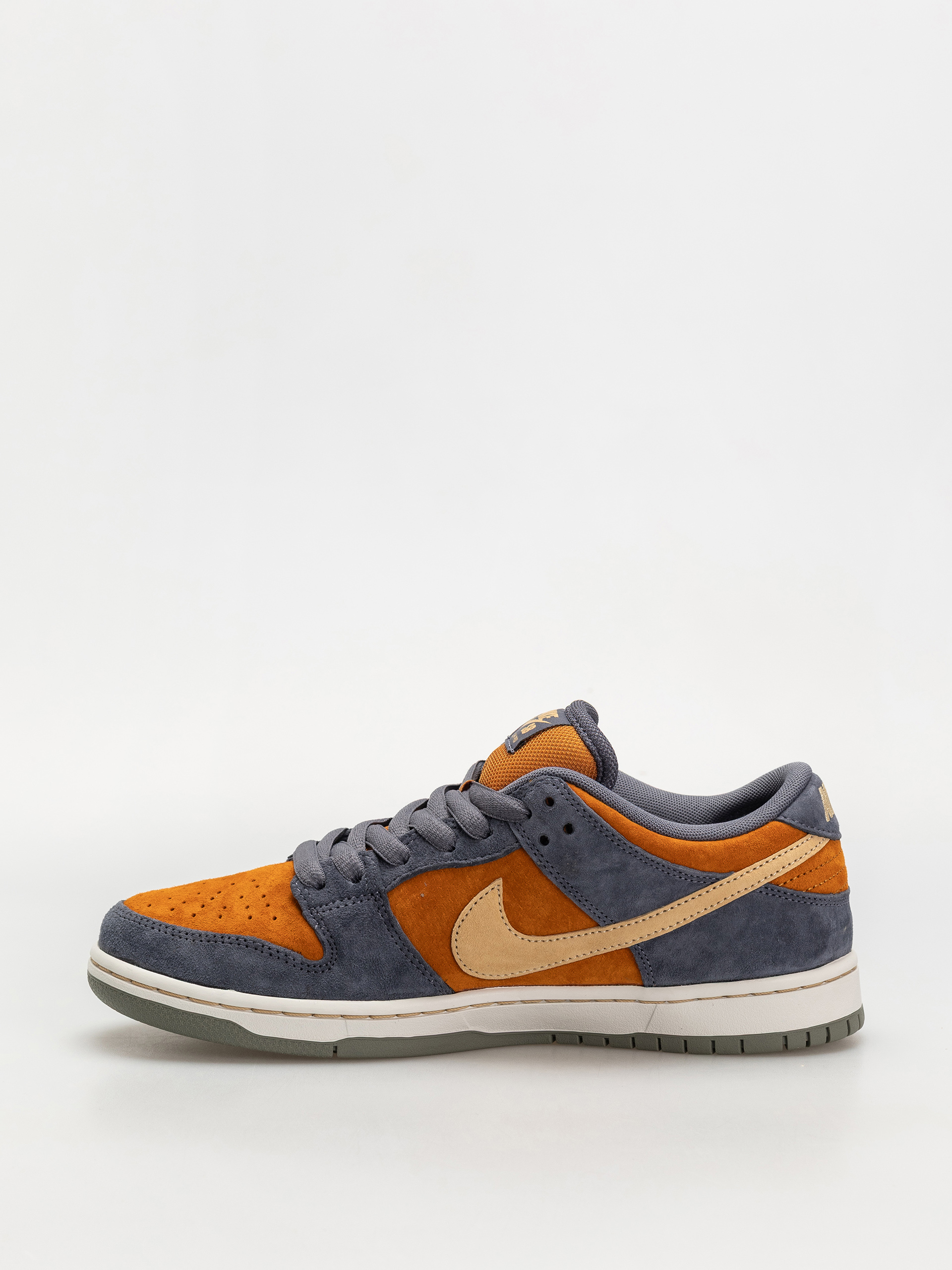 Nike SB Dunk Low Pro Shoes (light carbon/sesame monarch summit white)