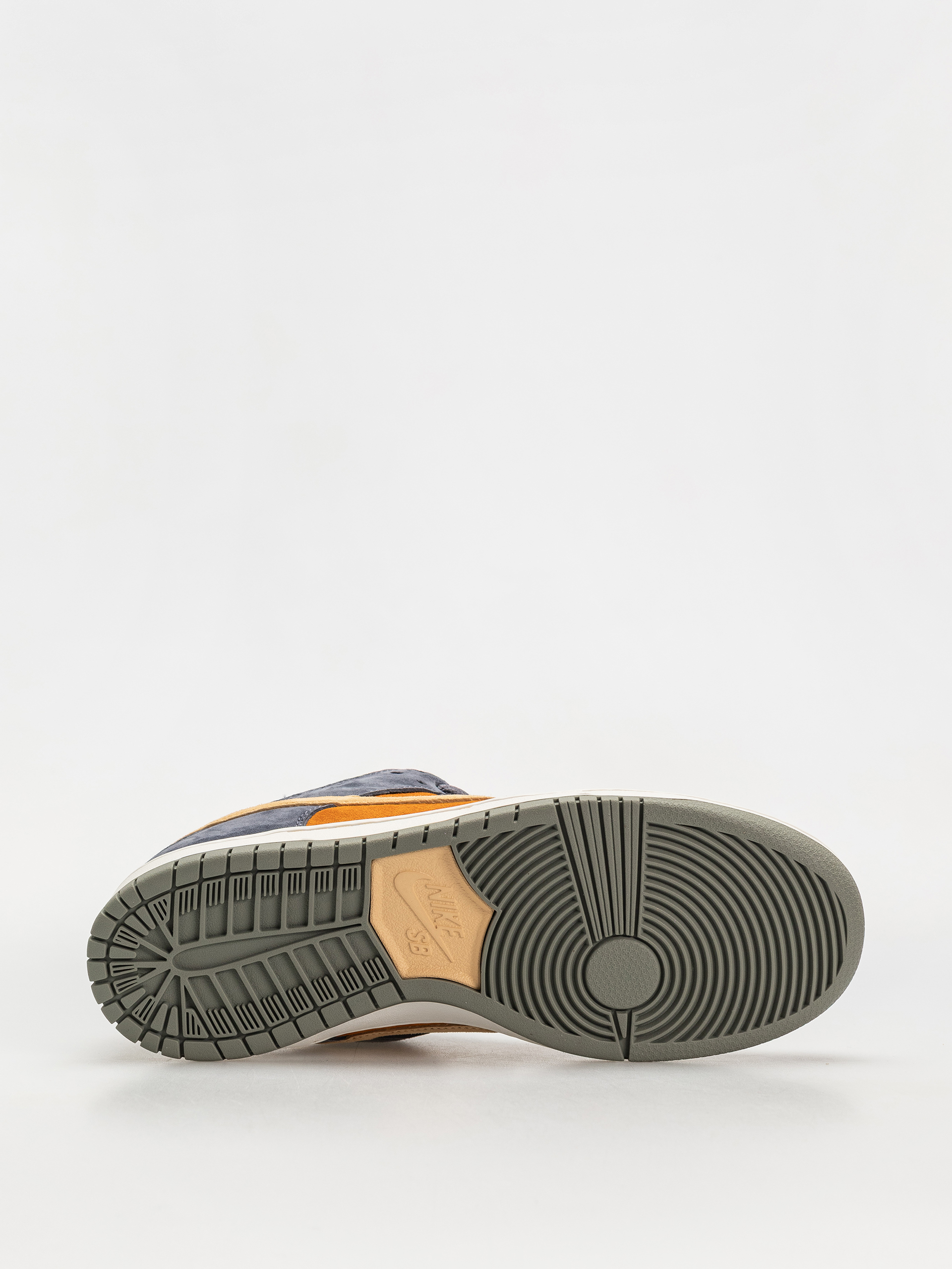 Nike SB Dunk Low Pro Shoes (light carbon/sesame monarch summit white)