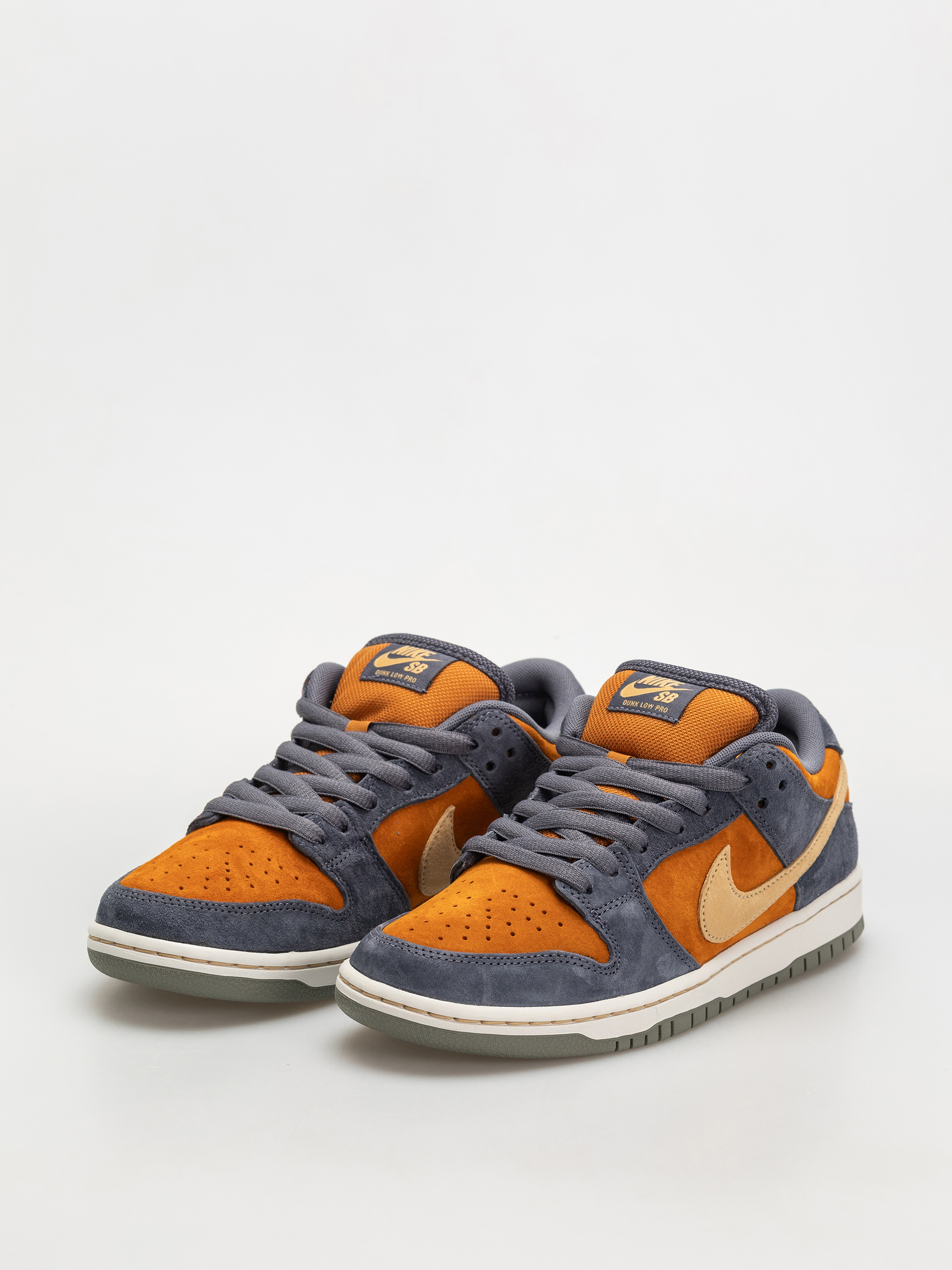 Nike SB Dunk Low Pro Shoes (light carbon/sesame monarch summit white)