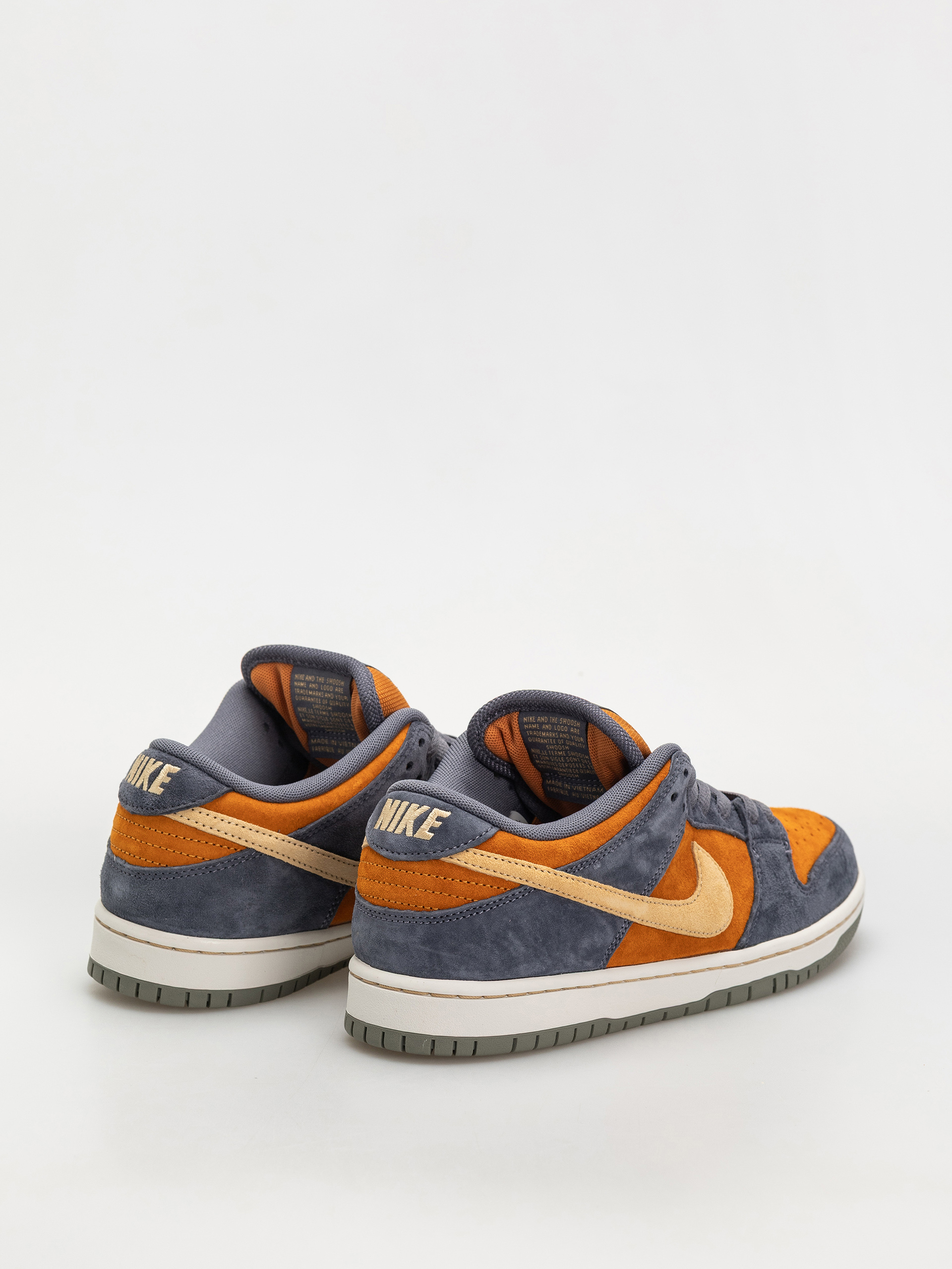 Nike SB Dunk Low Pro Shoes (light carbon/sesame monarch summit white)