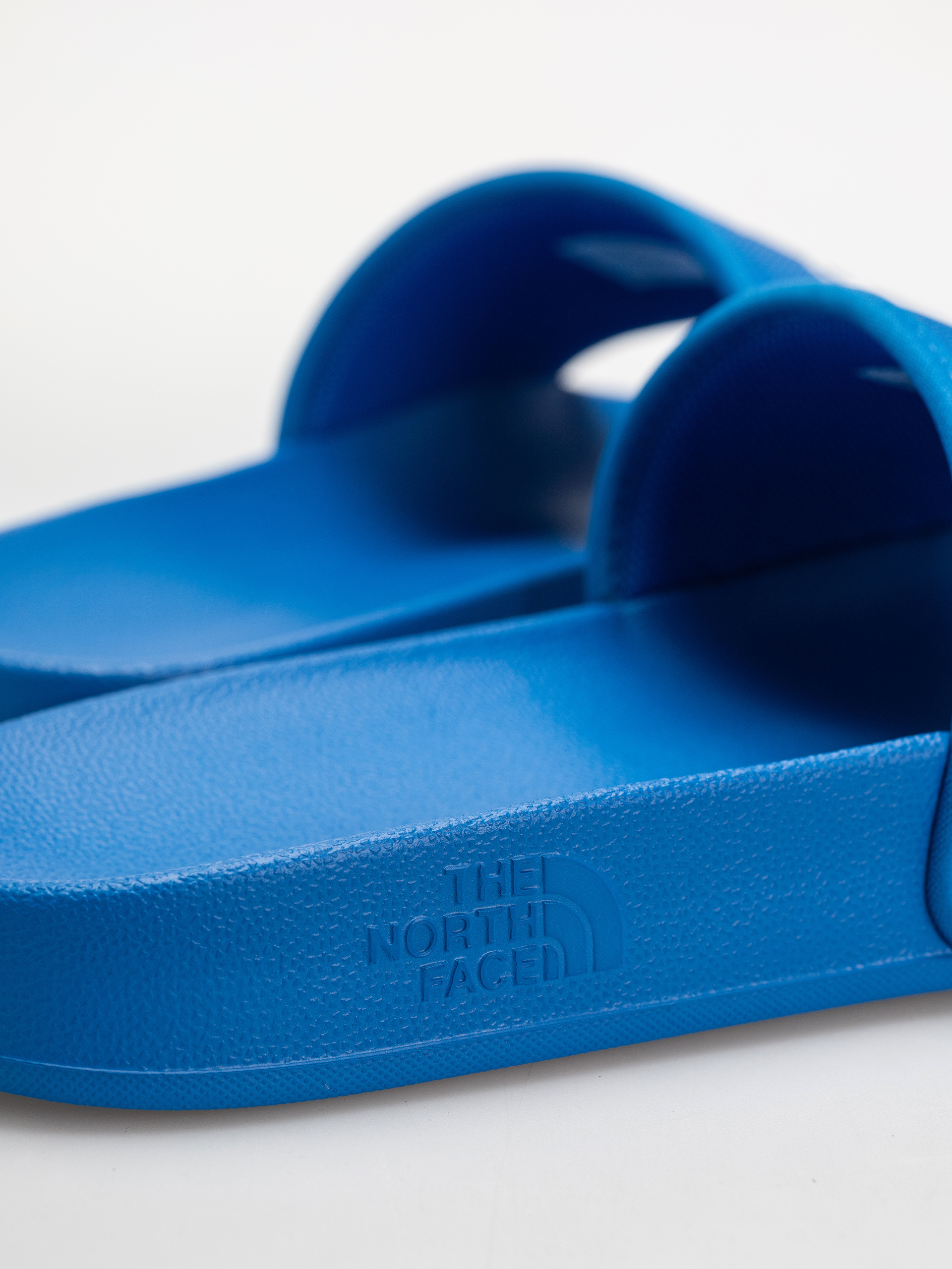 The North Face Base Camp III Flip Flops (hero blue/tnf white)