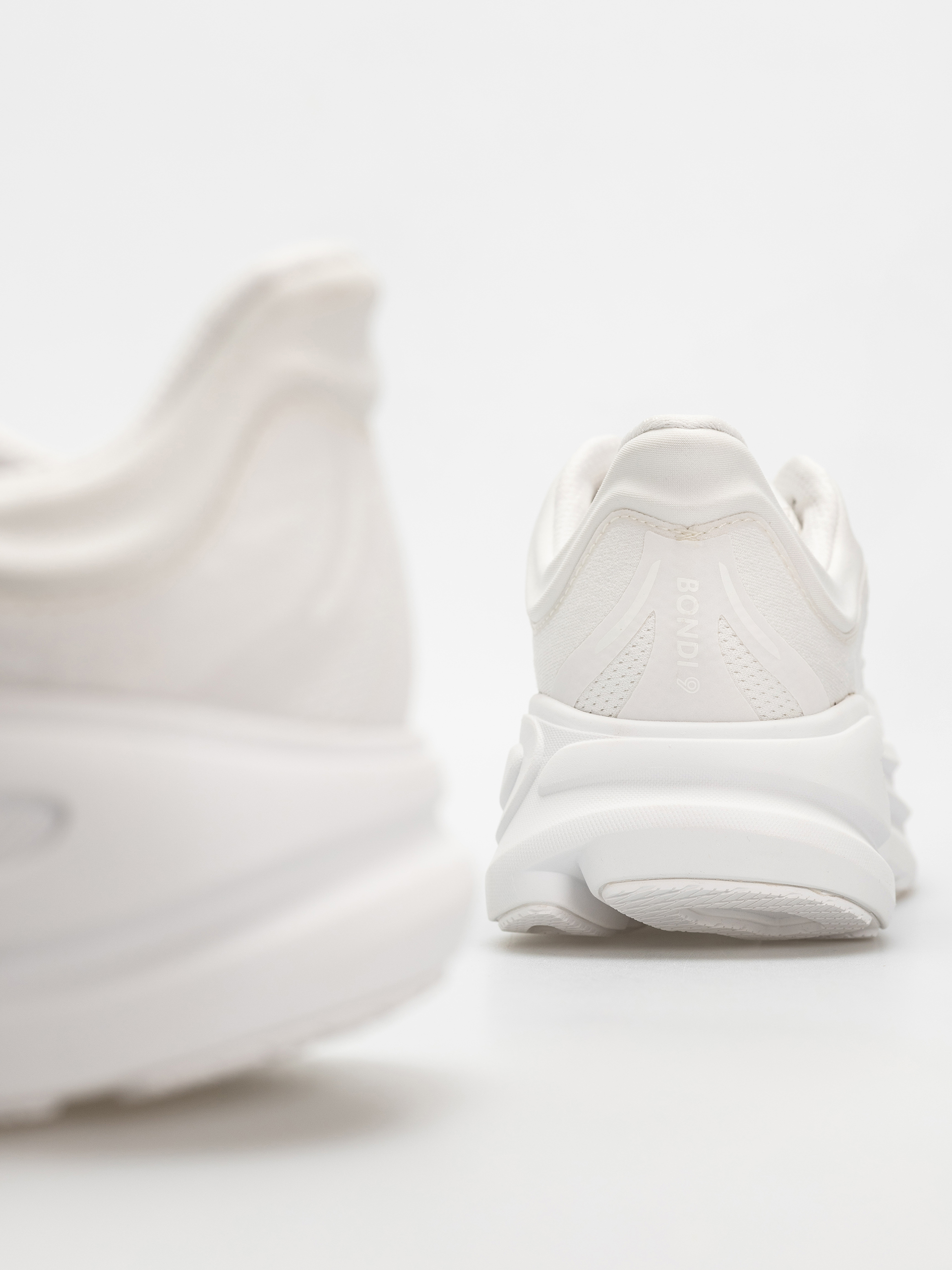 Hoka Schuhe Bondi 9 (white/white)