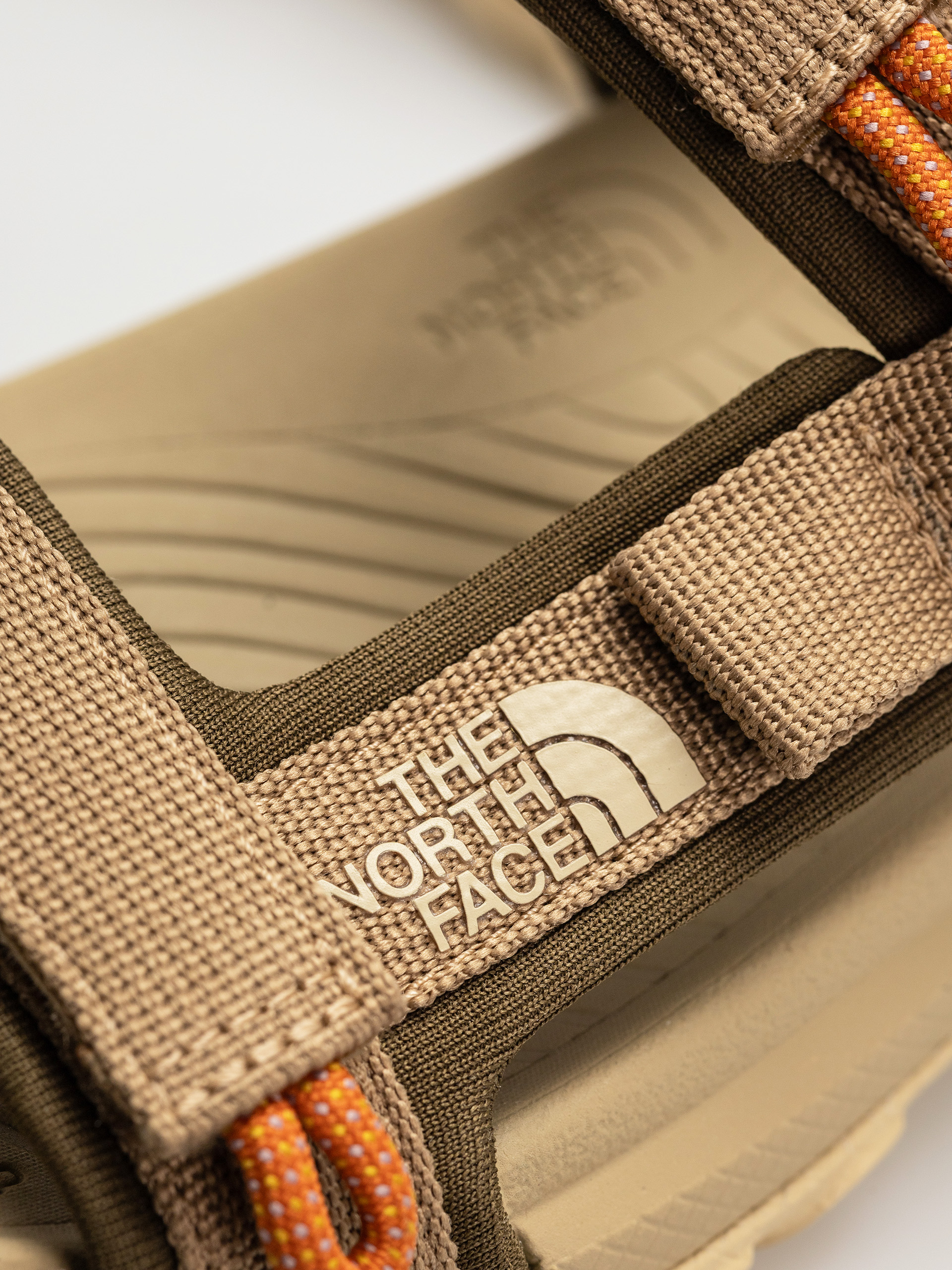 The North Face Explore Camp Wmn Sandalen (sahara/iron bronze)