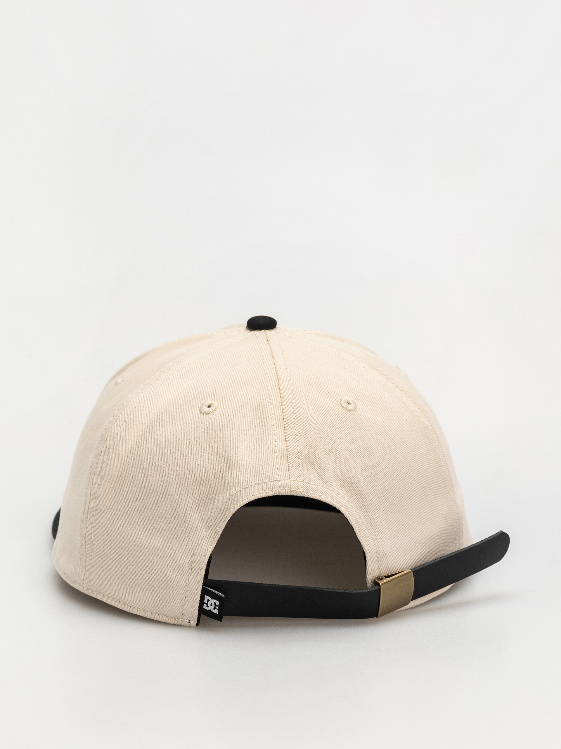 DC Mosh Pit Strapback Cap (lily white/black)