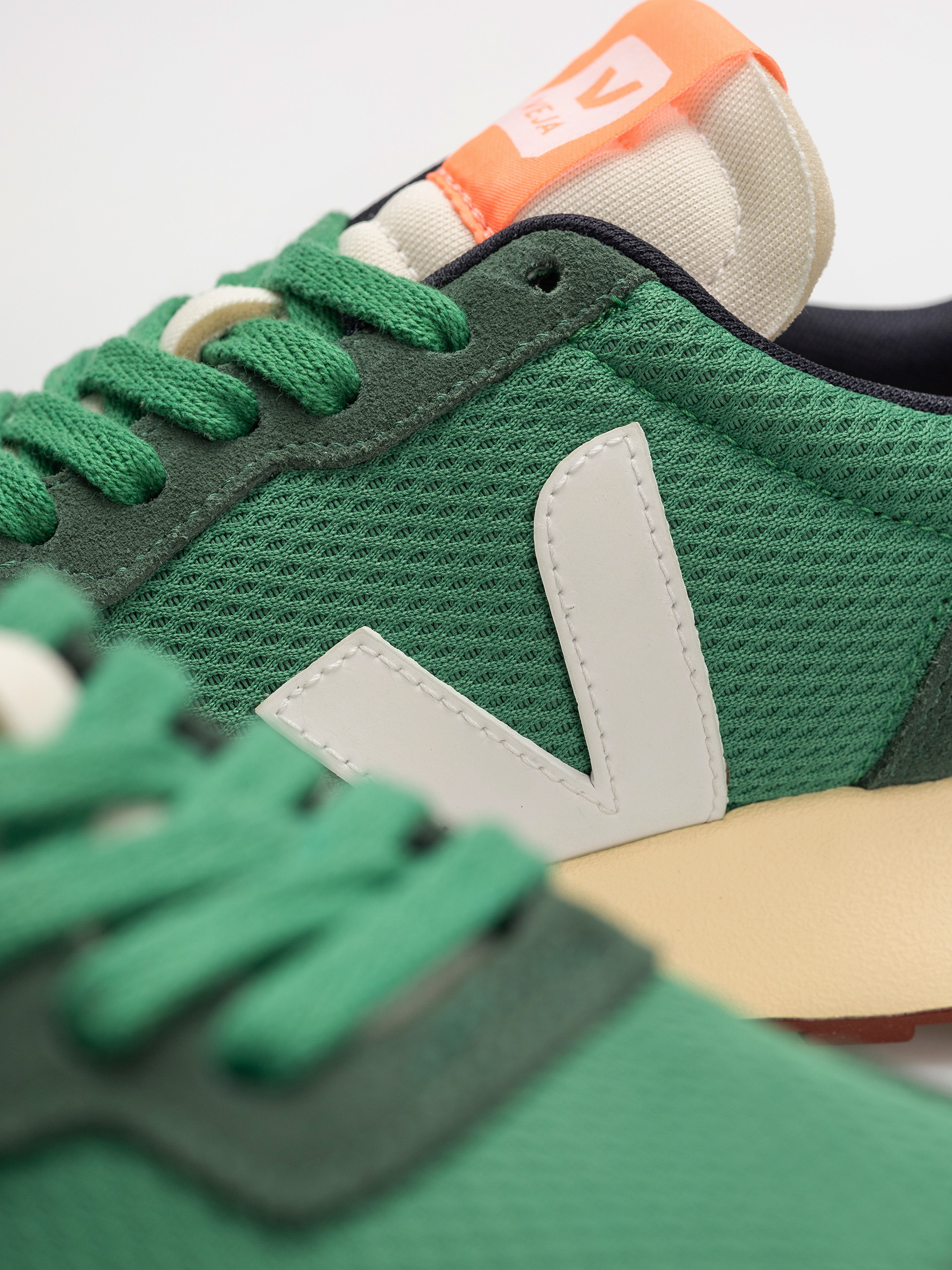 Veja Paulistana Shoes Wmn (emeraude white)