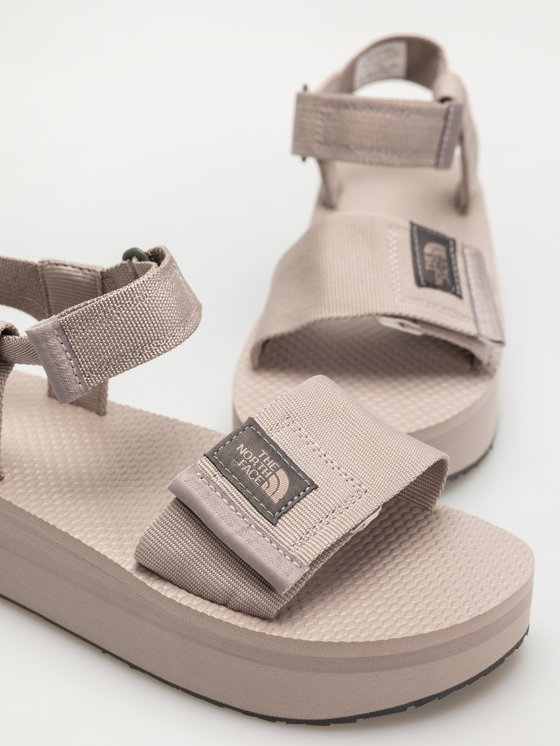 The North Face Sandals Skeena Platform Wmn (moonstone grey/smoked pink)
