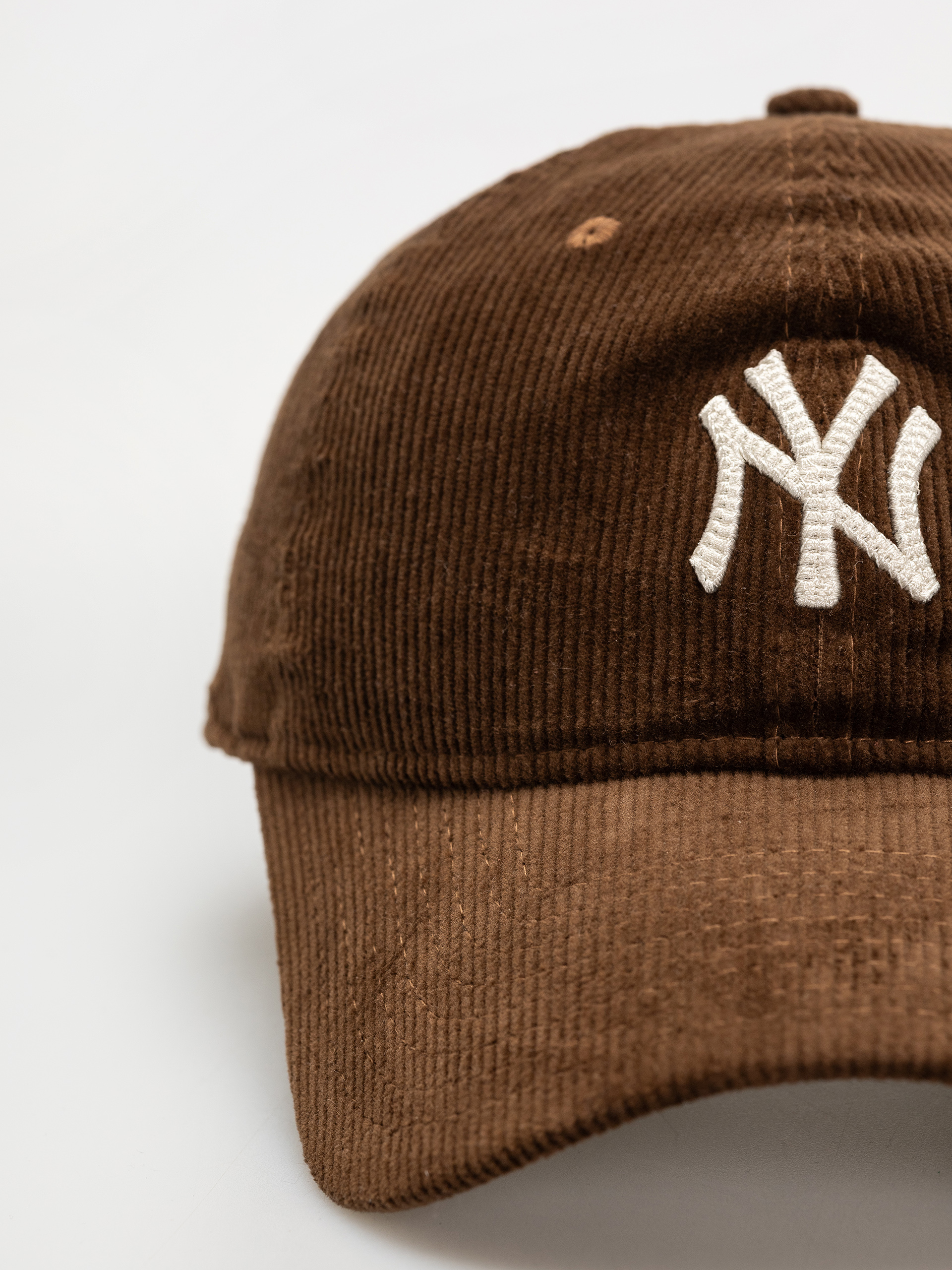 New Era Cap Premium Cord 9Twenty New York Yankees - brown (dark brown)