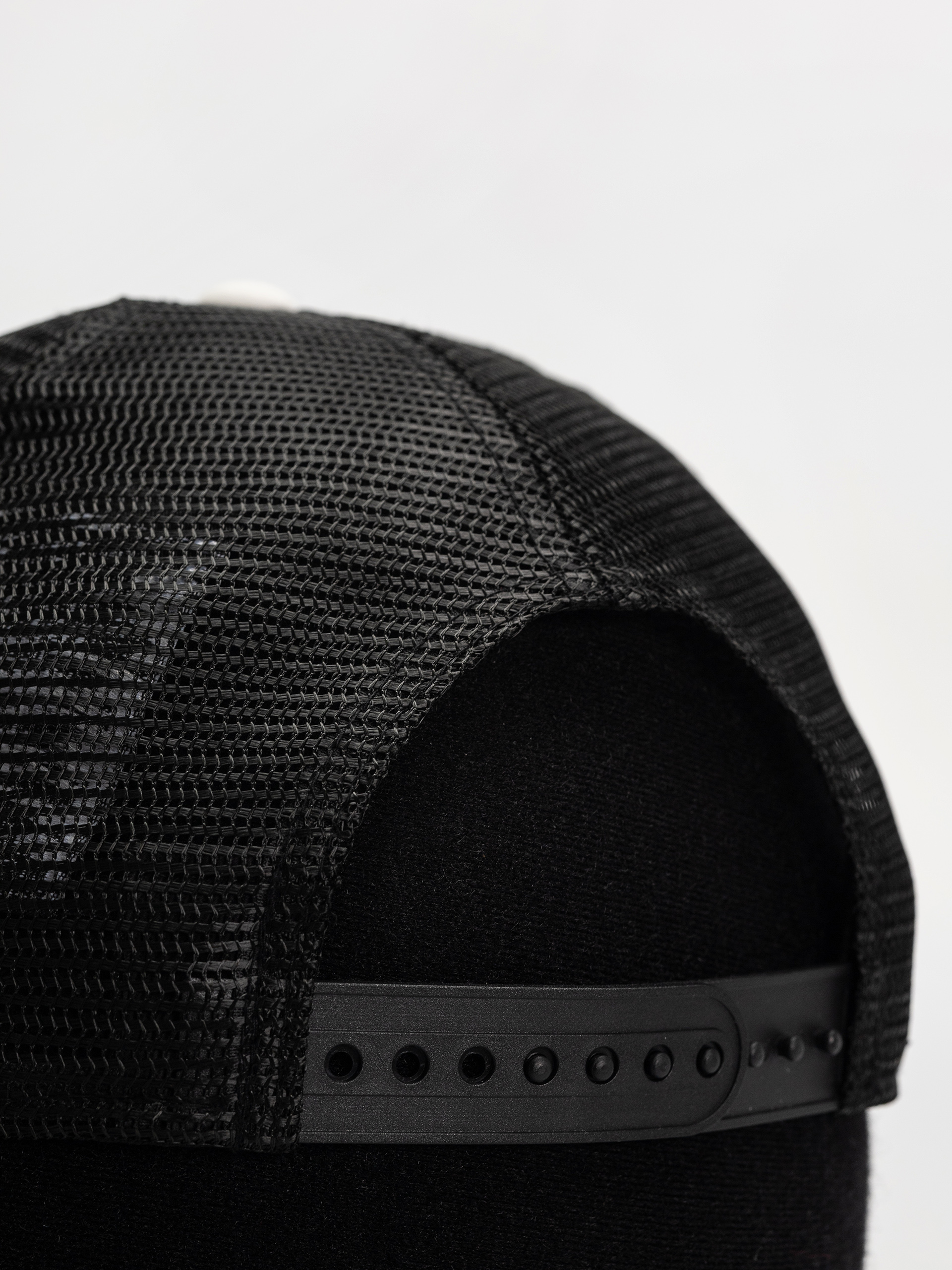 New Era Tom And Jerry Trucker Cap (dark red)