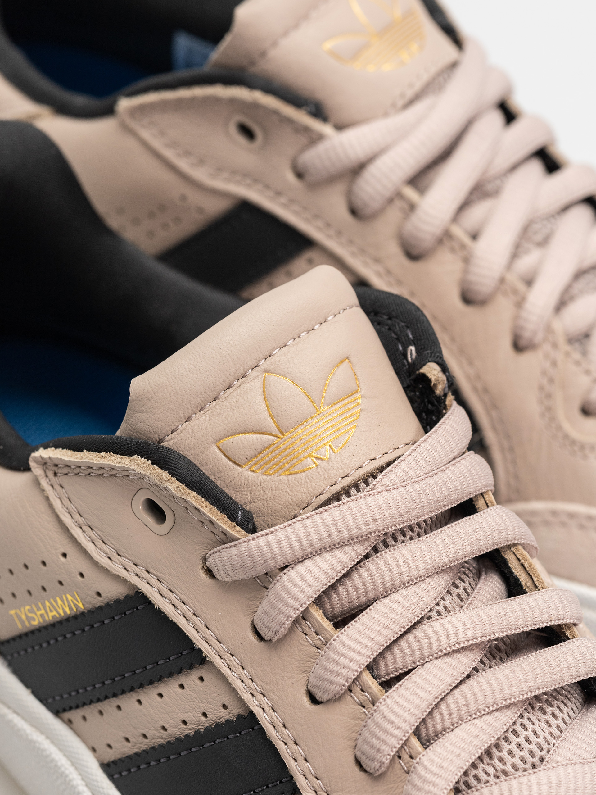 adidas Schuhe Tyshawn Low (wontau/carbon/goldmt)