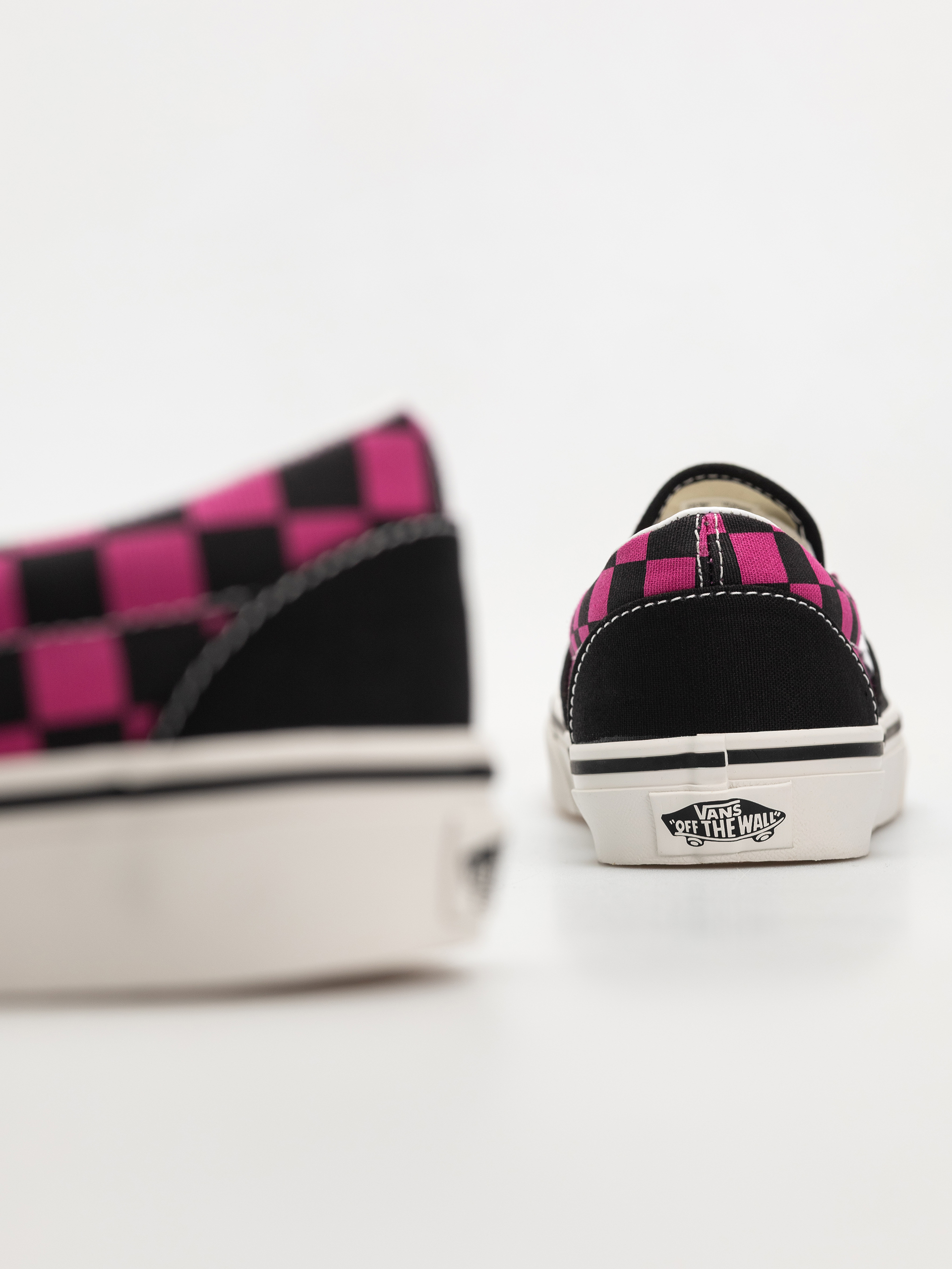 Vans Classic Slip On Shoes (pop check raspberry rose)
