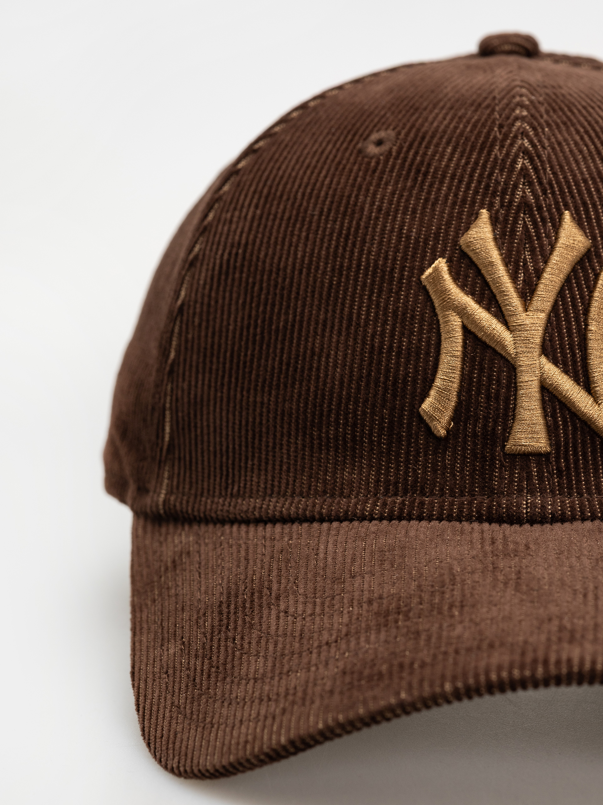New Era Two Tone Cord 9Forty New York Yankees Cap (dark brown)