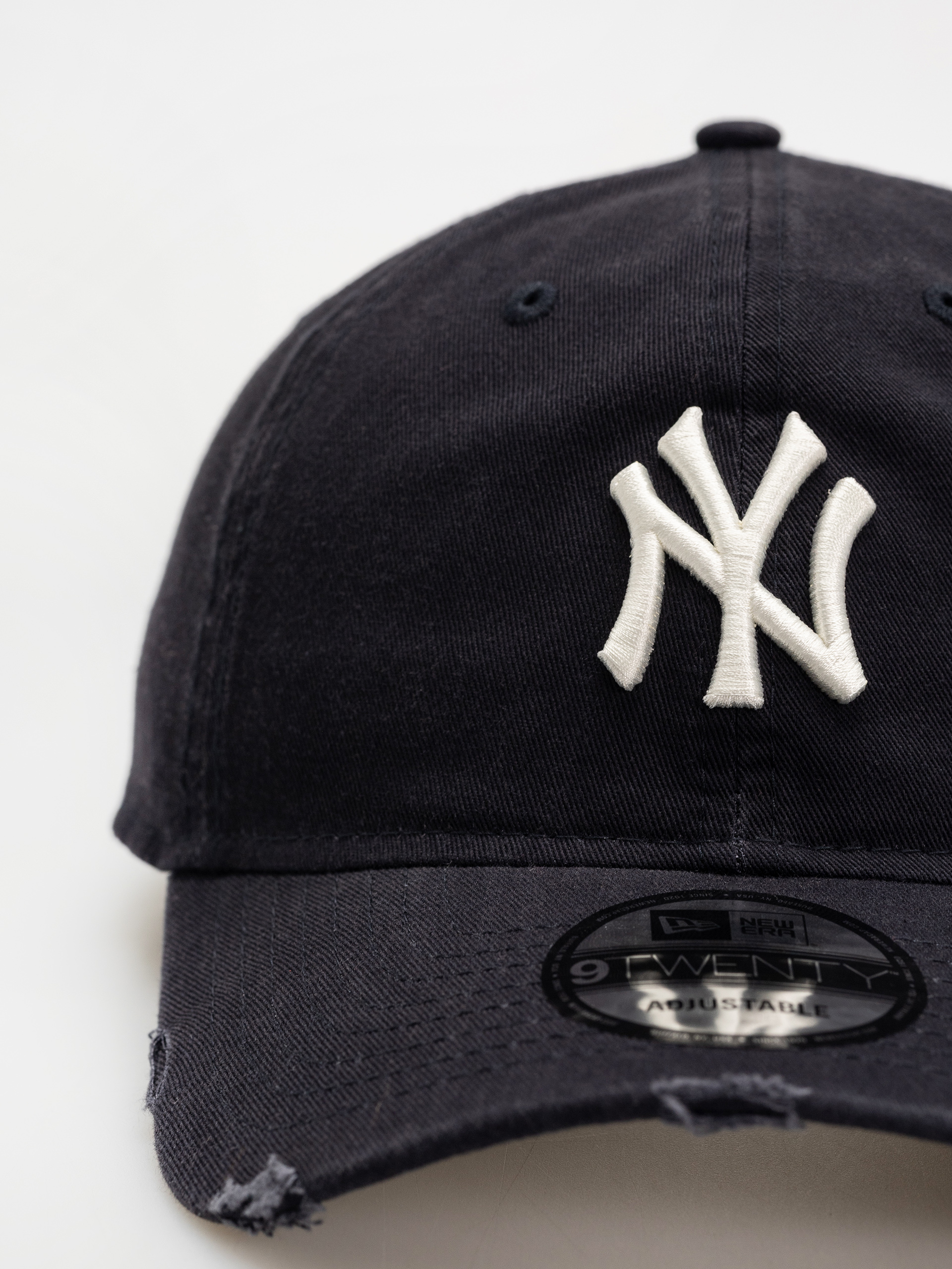New Era Distressed 9Twenty New York Yankees Cap (navy)