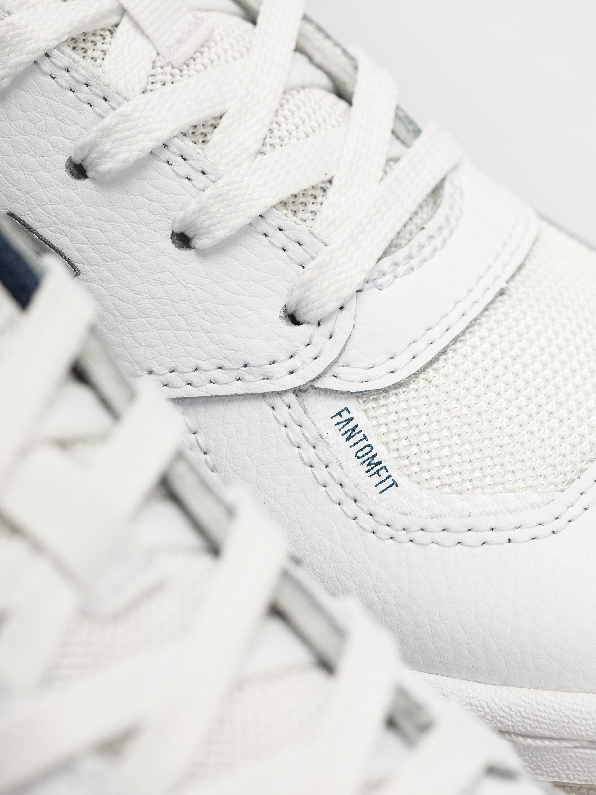 New Balance 600 Shoes (white)