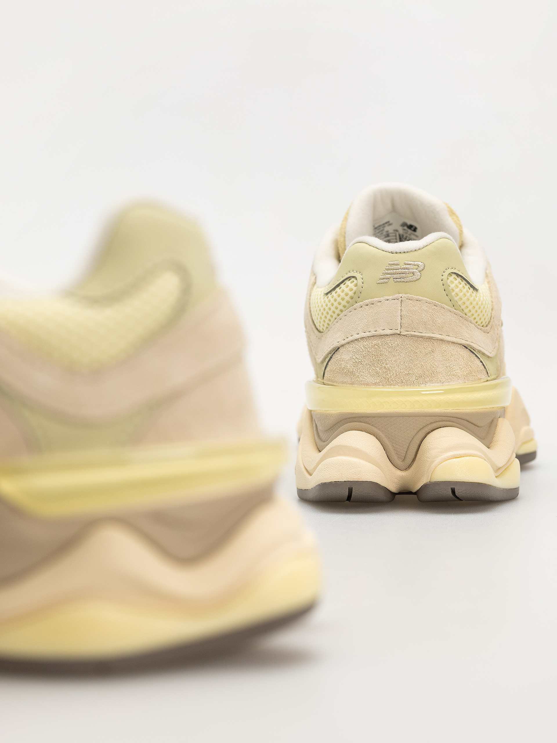 New Balance 9060 Shoes (parchment)