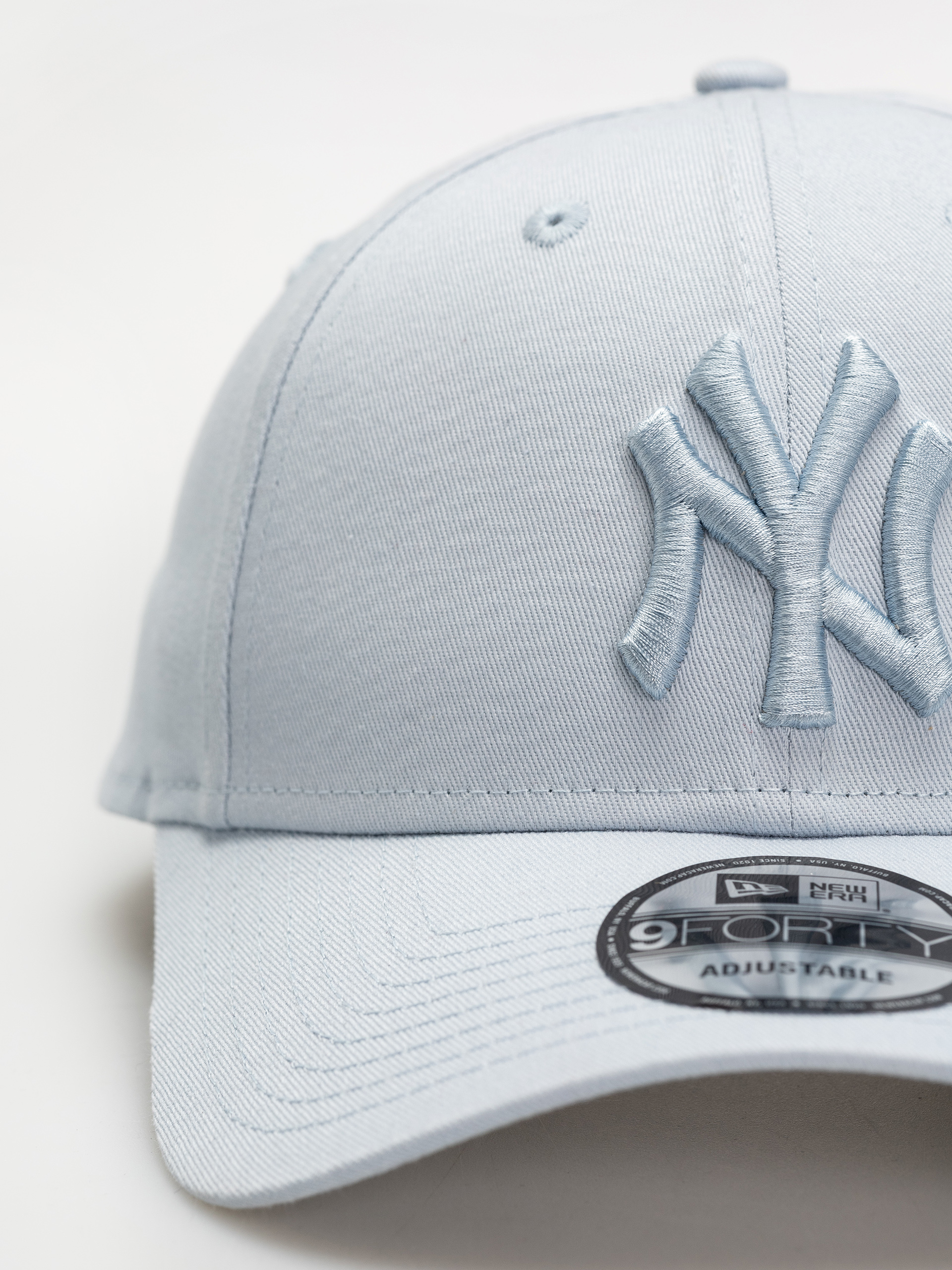 New Era League Essential 9Forty New York Yankees Cap (pastel blue)