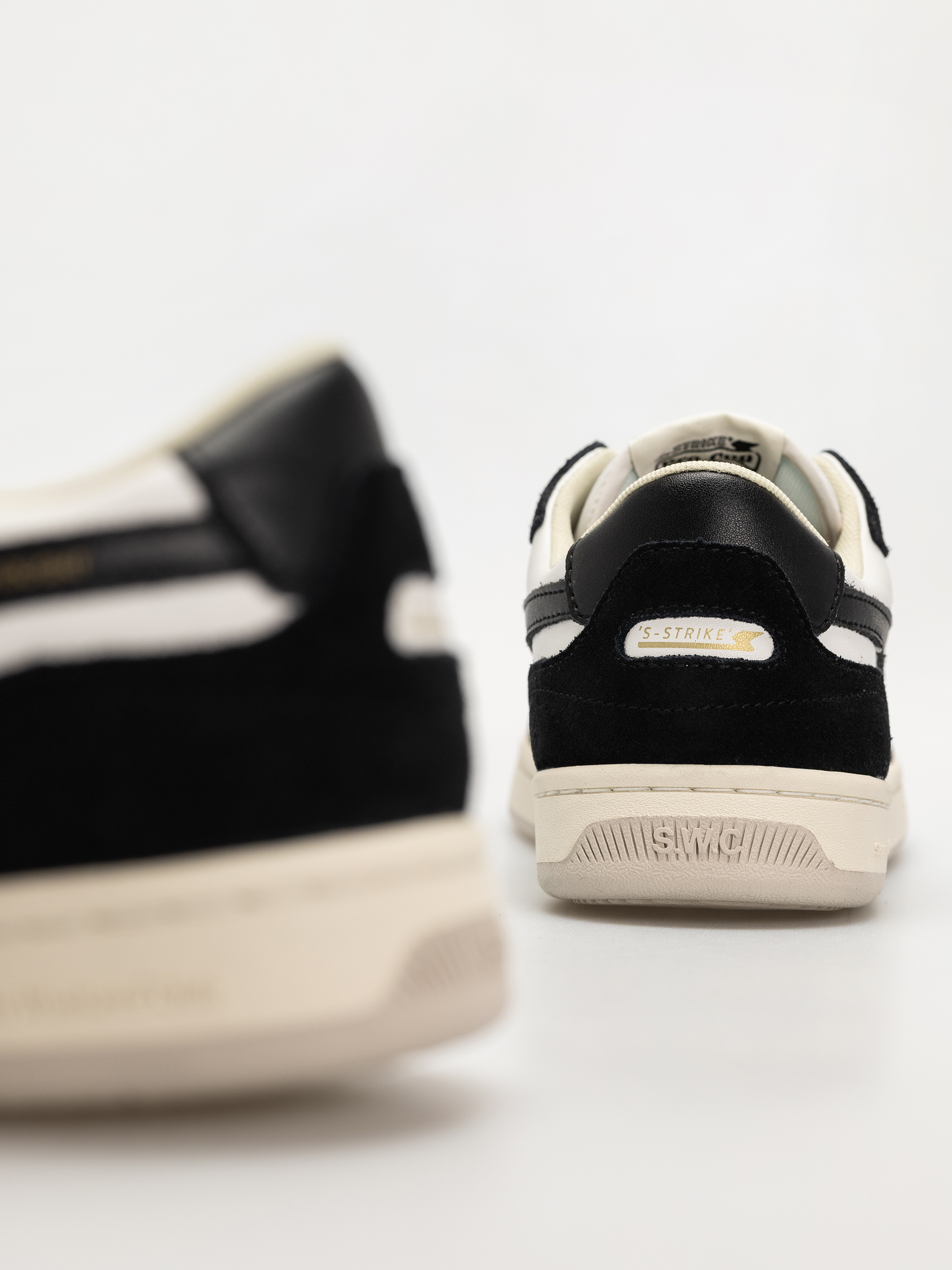 Stepney Workers Club Pro Cup 01 S-Strike Shoes (black white)