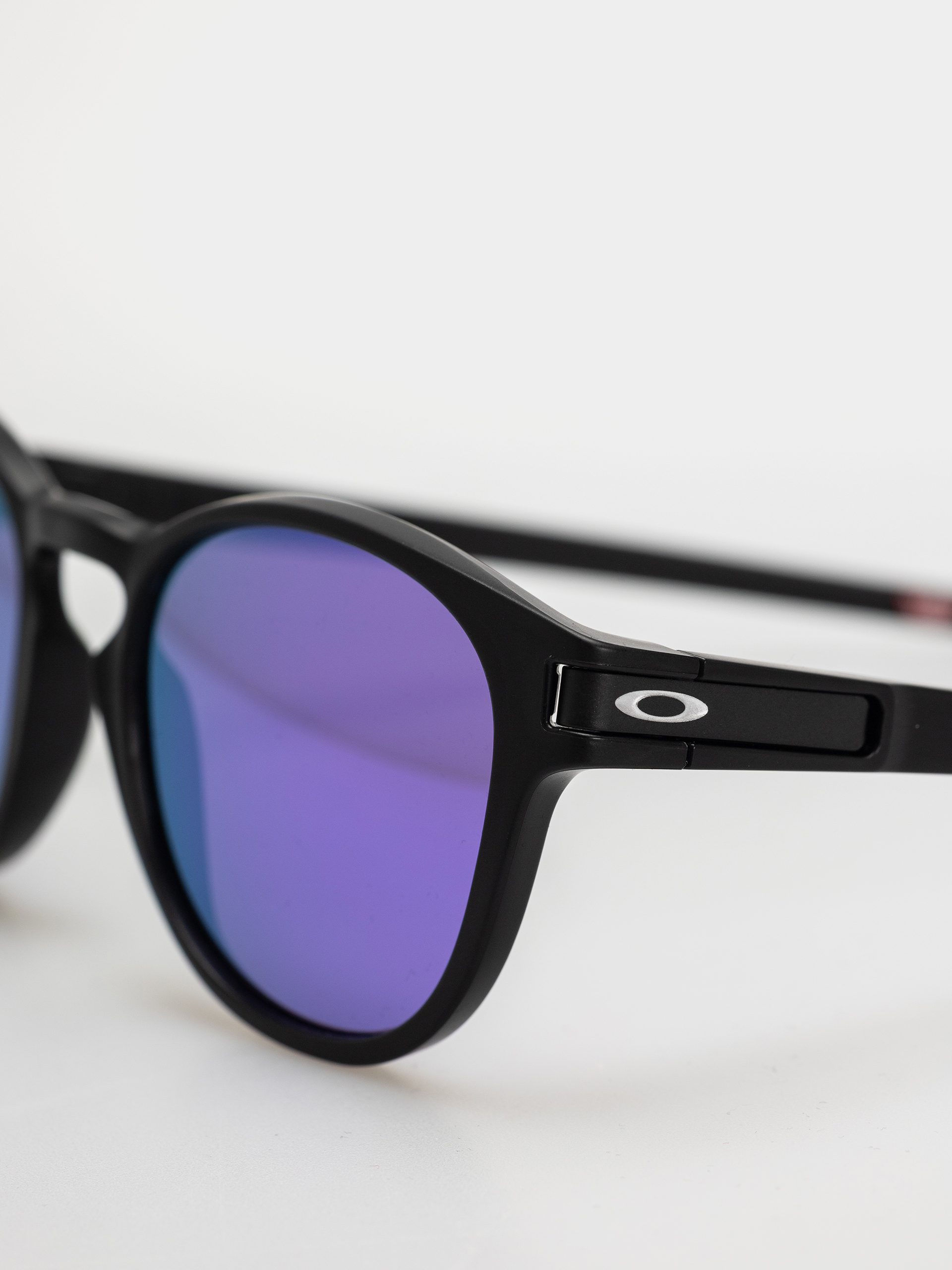 Oakley Latch Sunglasses (matte black/prizm violet)