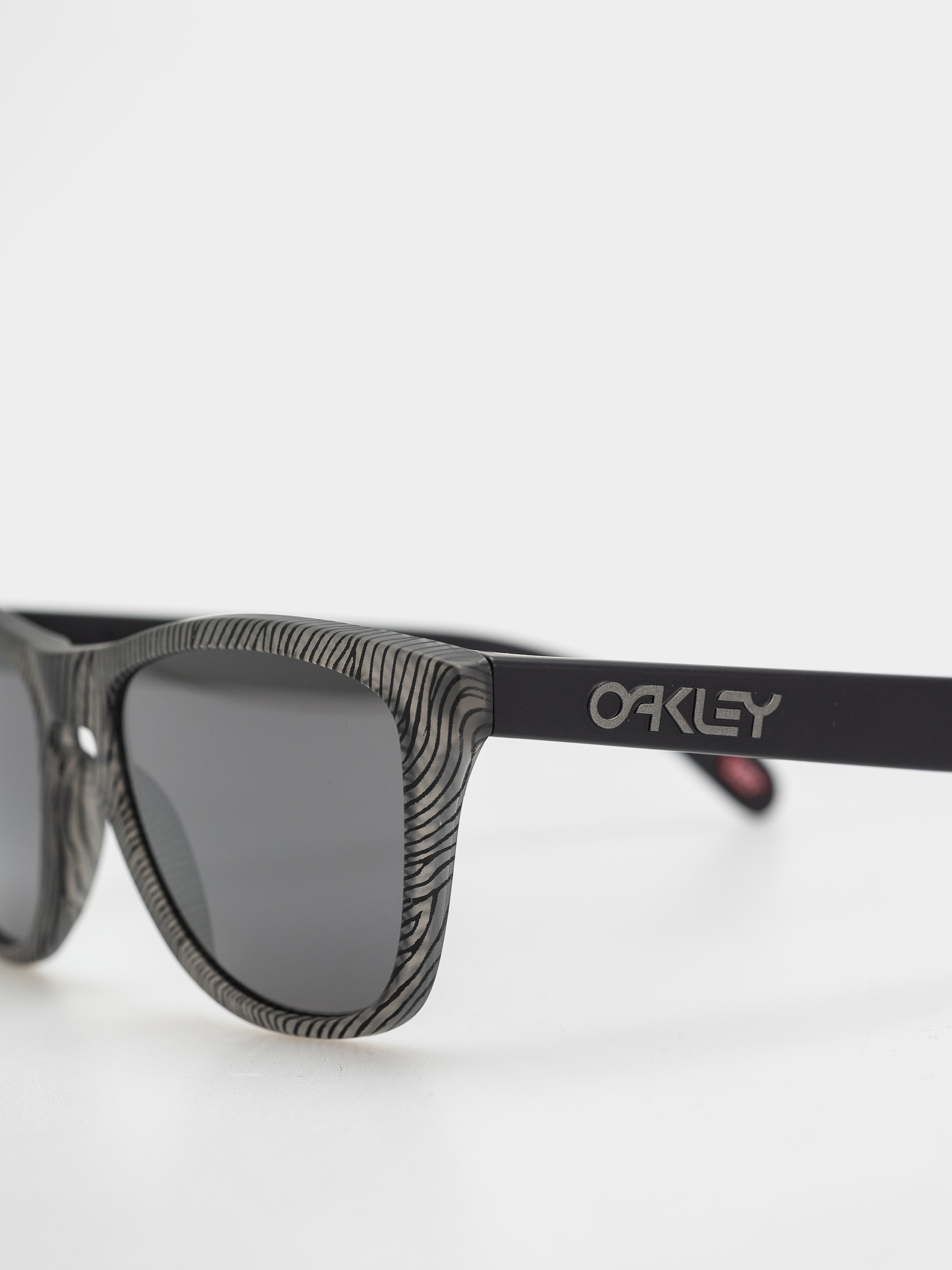 Oakley Sunglasses Frogskins (matte grey ink fingerprint/prizm black)