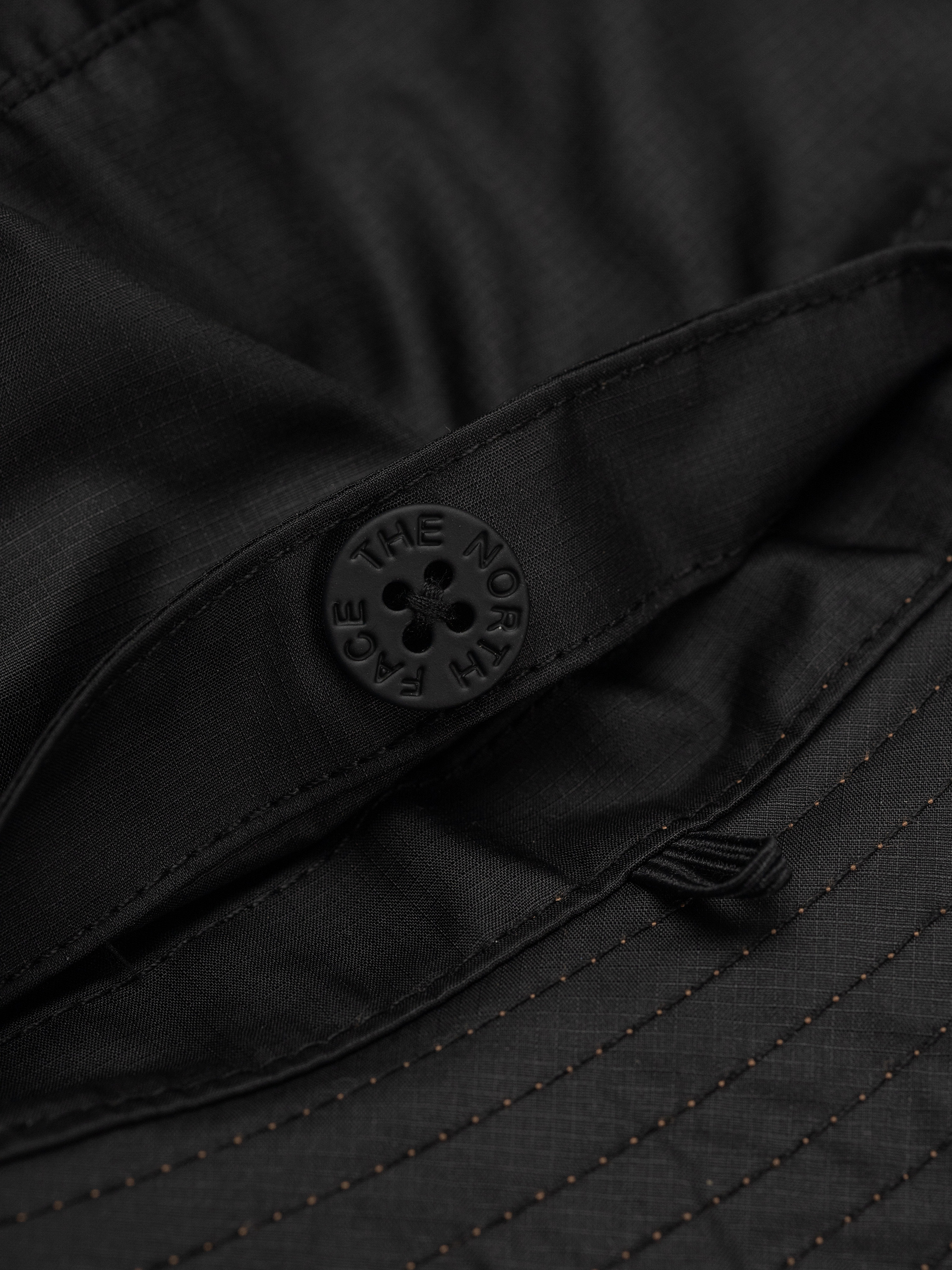 The North Face Sun Stash Hat (latte/tnf black)