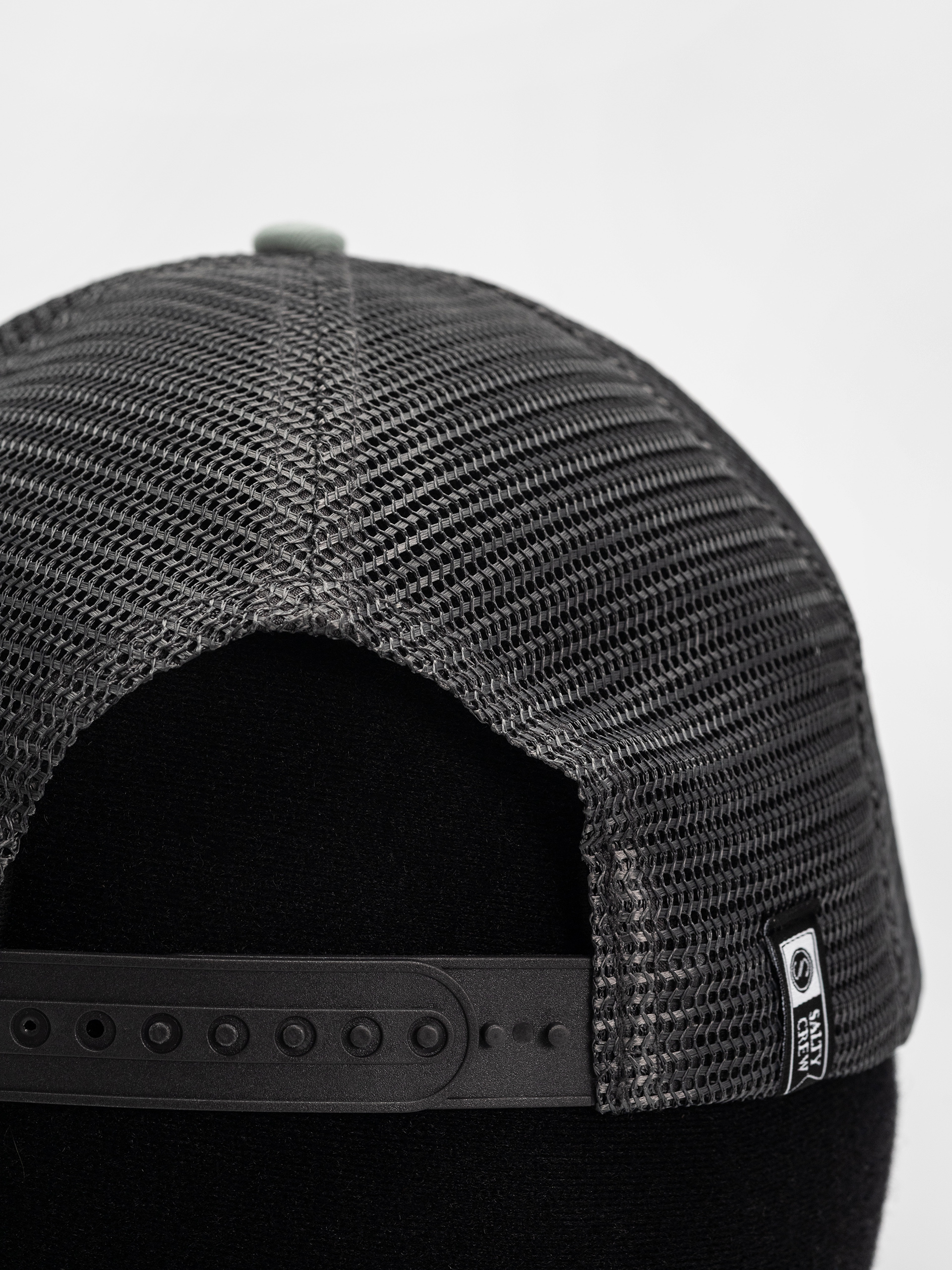 Salty Crew Legendary Retro Trucker Cap (mackerel/charcoal)