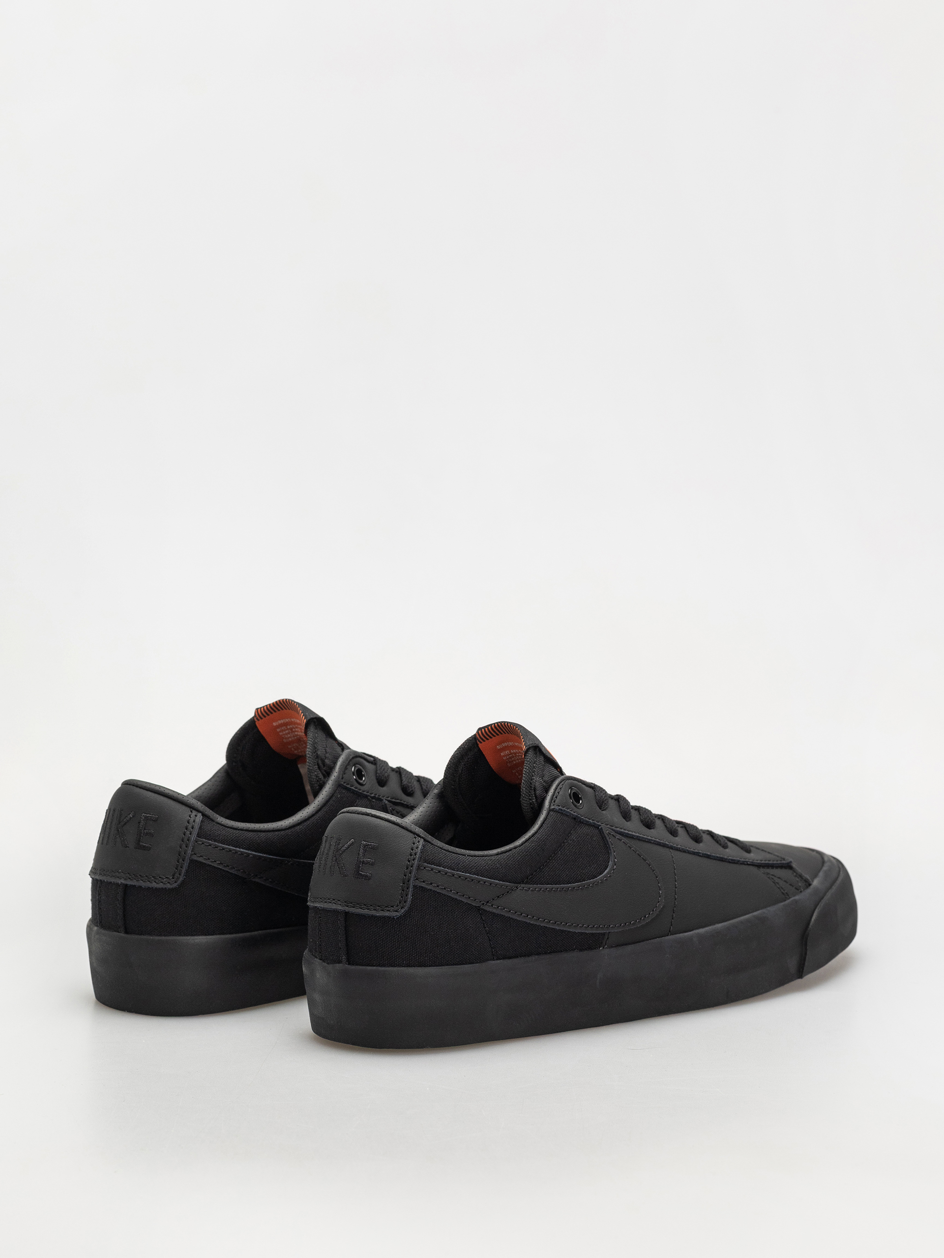 Nike SB Shoes Zoom Blazer Low Pro GT ISO (black/black black black)