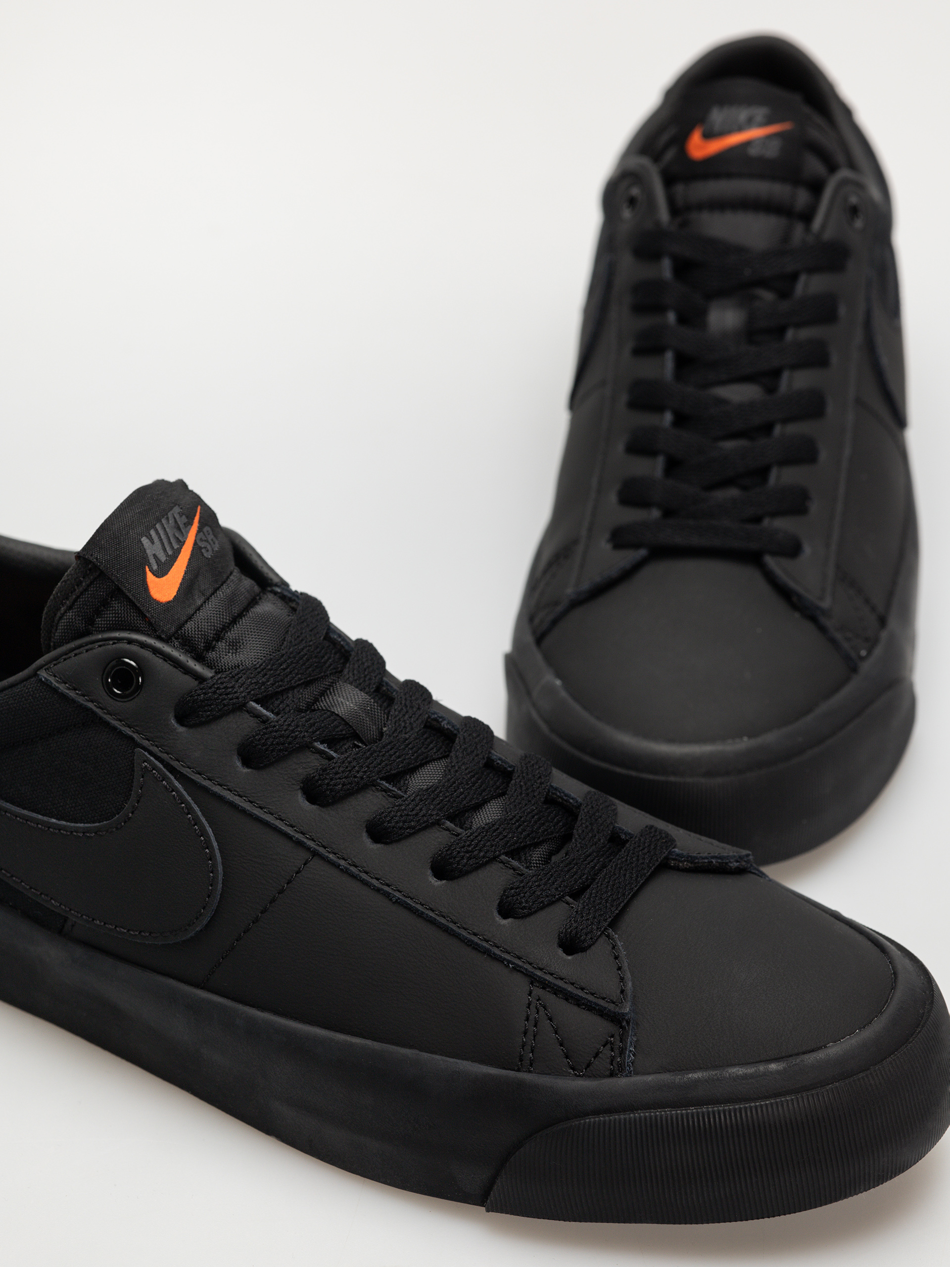 Nike SB Shoes Zoom Blazer Low Pro GT ISO (black/black black black)