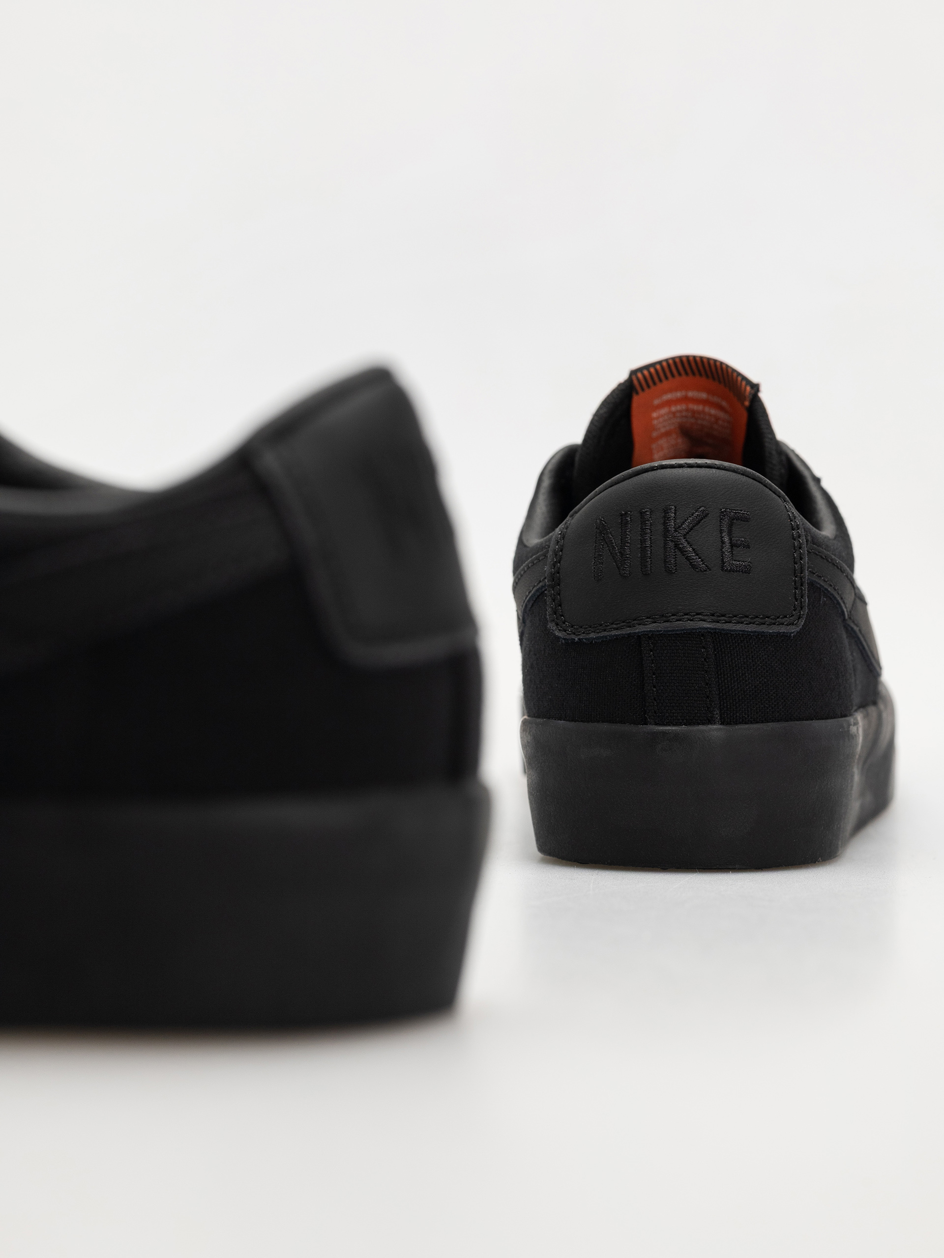 Nike SB Shoes Zoom Blazer Low Pro GT ISO (black/black black black)