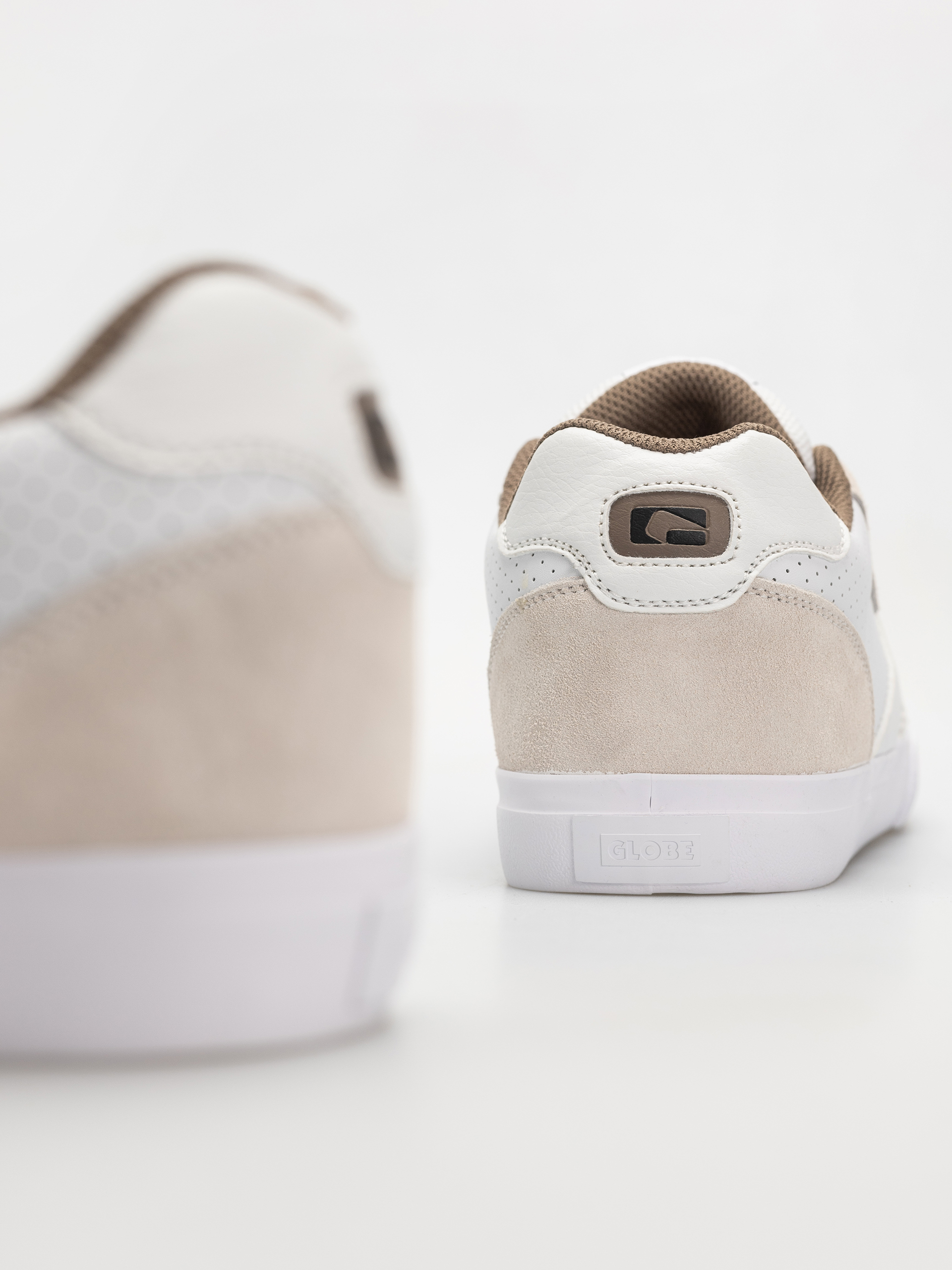 Globe Shoes Encore 2 (white dip)