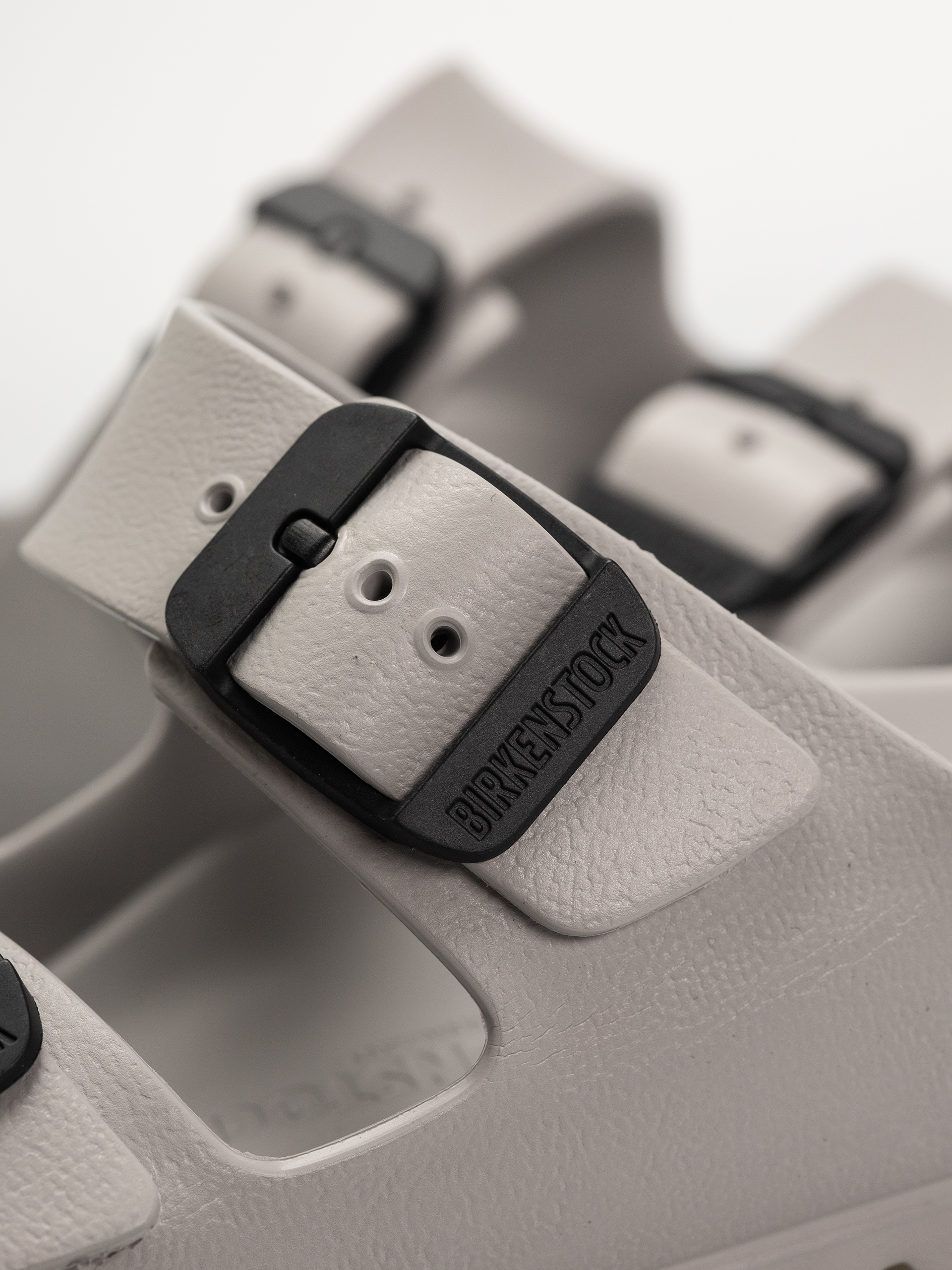 Birkenstock Arizona Stealth Buckle EVA Narrow Wmn Flip Flops (stone coin/black)