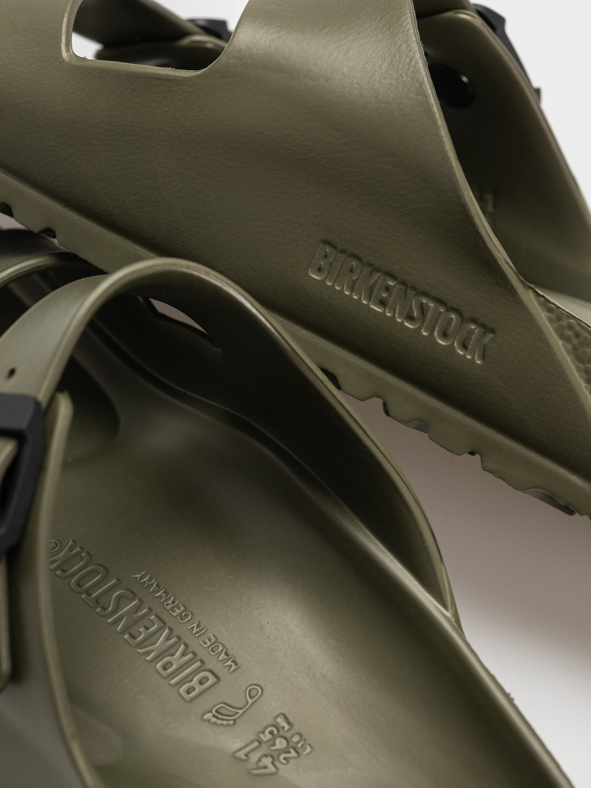 Birkenstock Arizona Stealth Buckle EVA Regular Flip-flops (khaki/black)